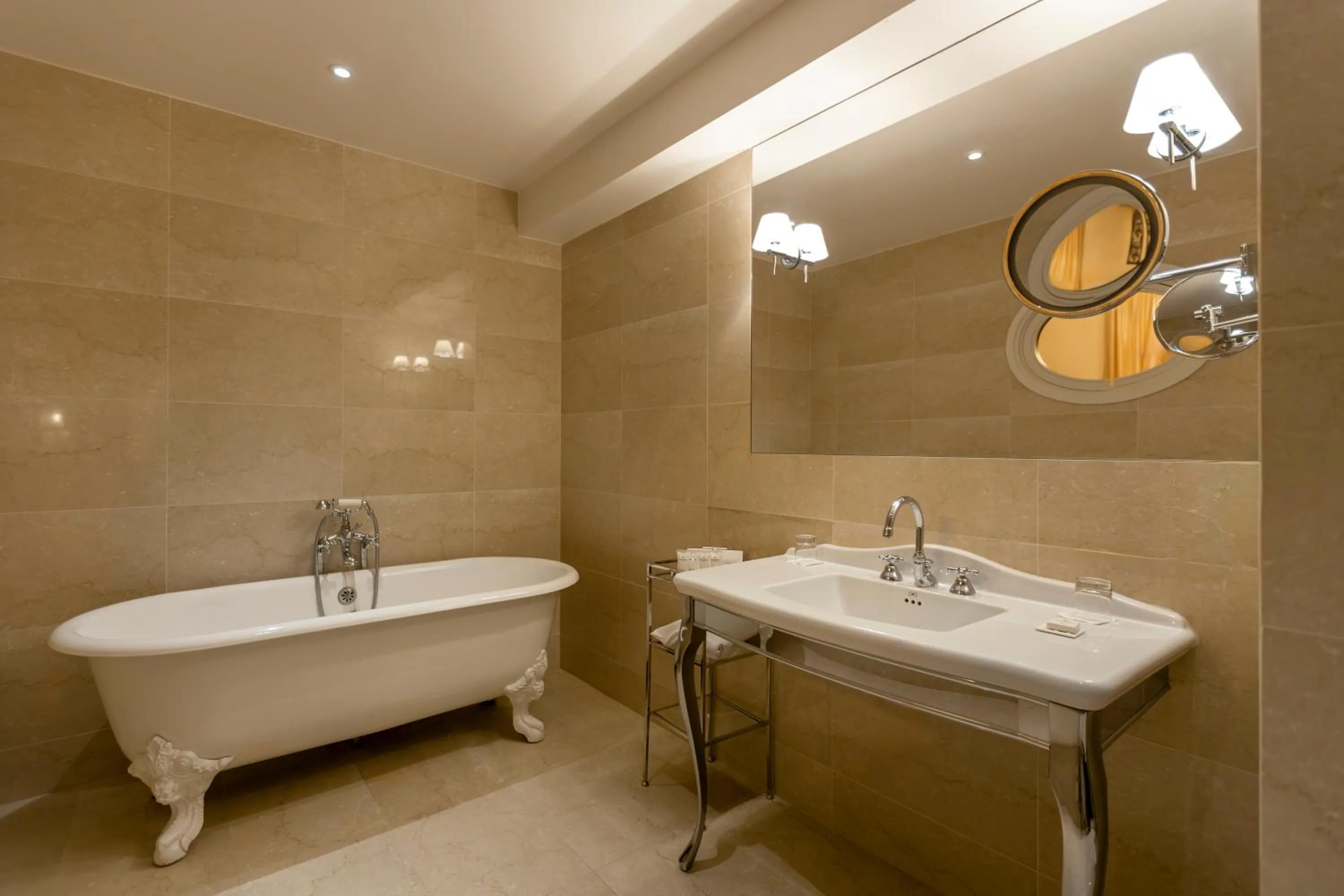 Bathroom in Hotel West-End