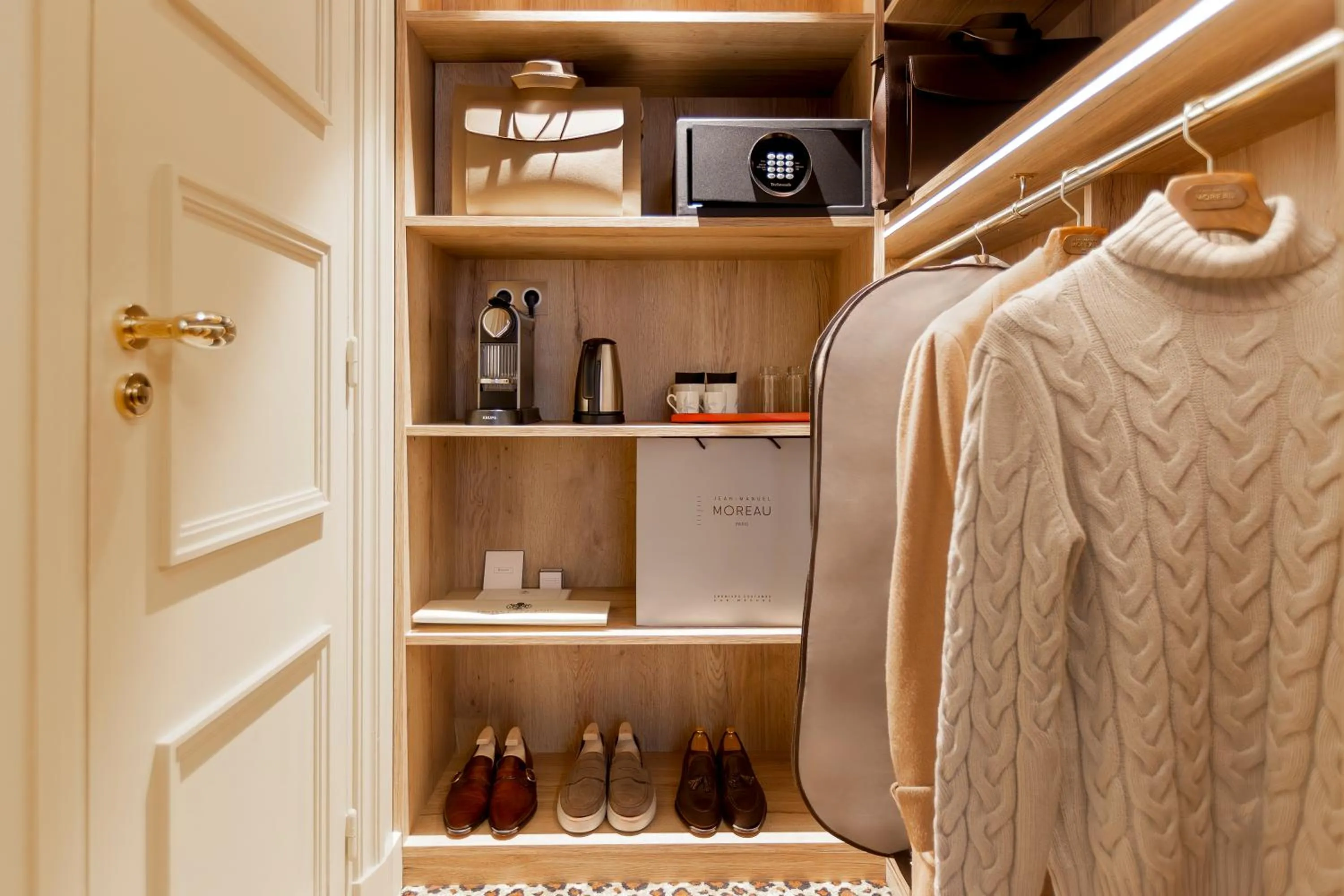 Bedroom in Hotel West-End