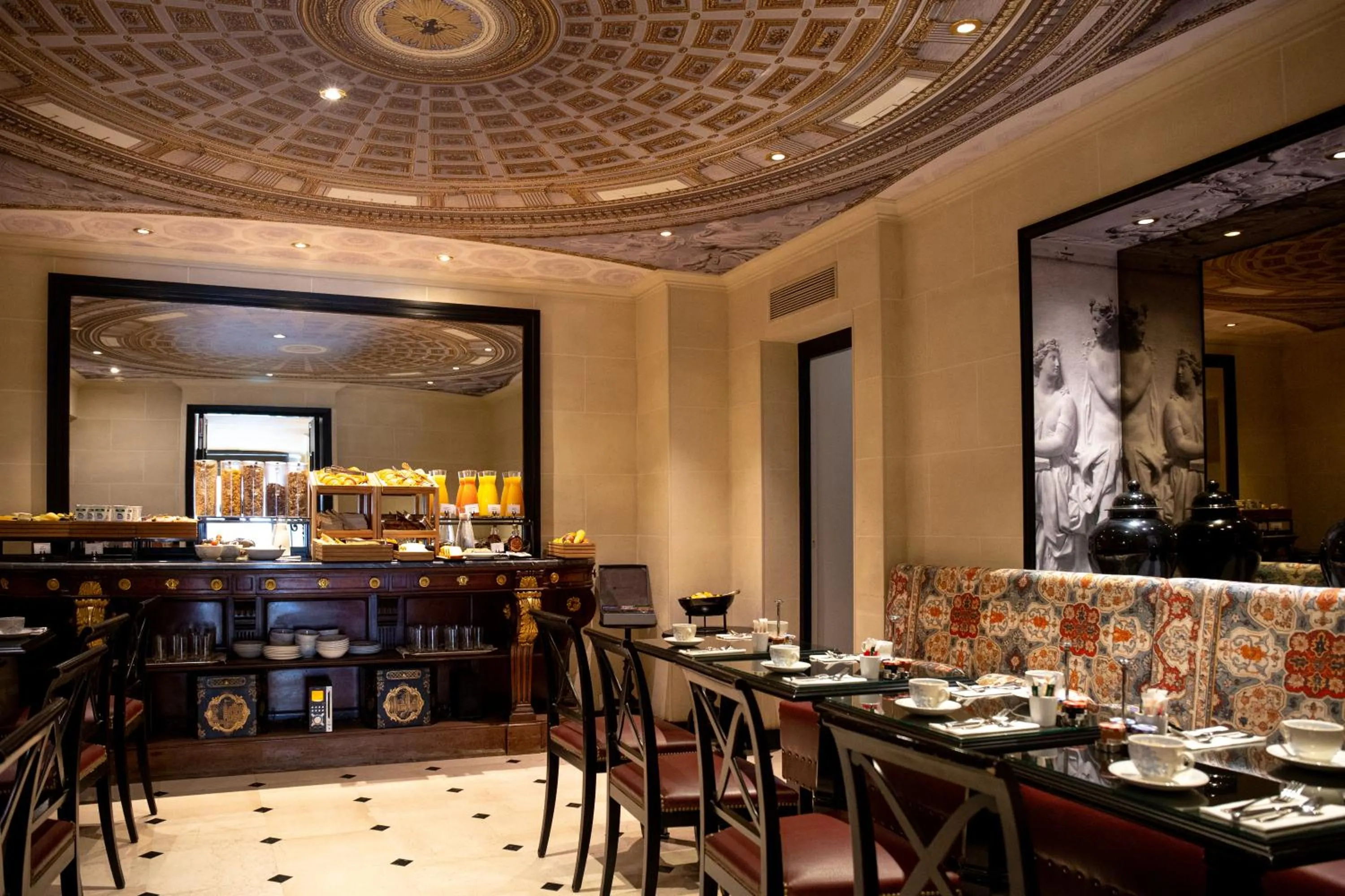 Continental breakfast in Hotel West-End