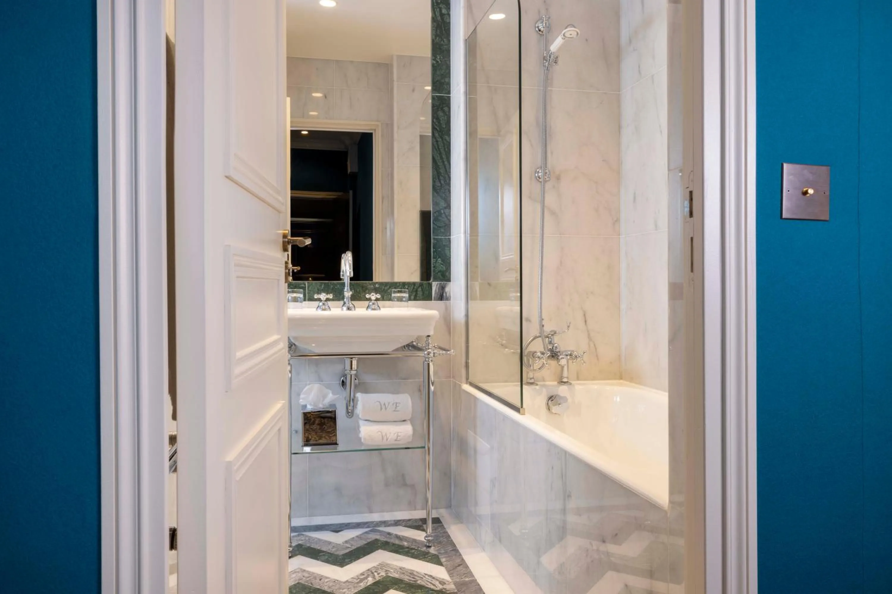 Bathroom in Hotel West-End