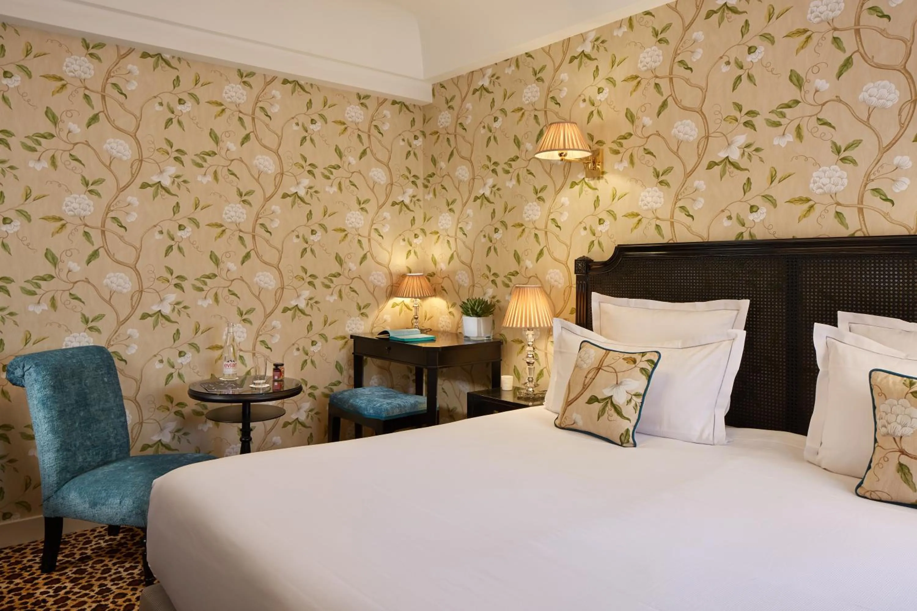 Photo of the whole room, Bed in Hotel West-End