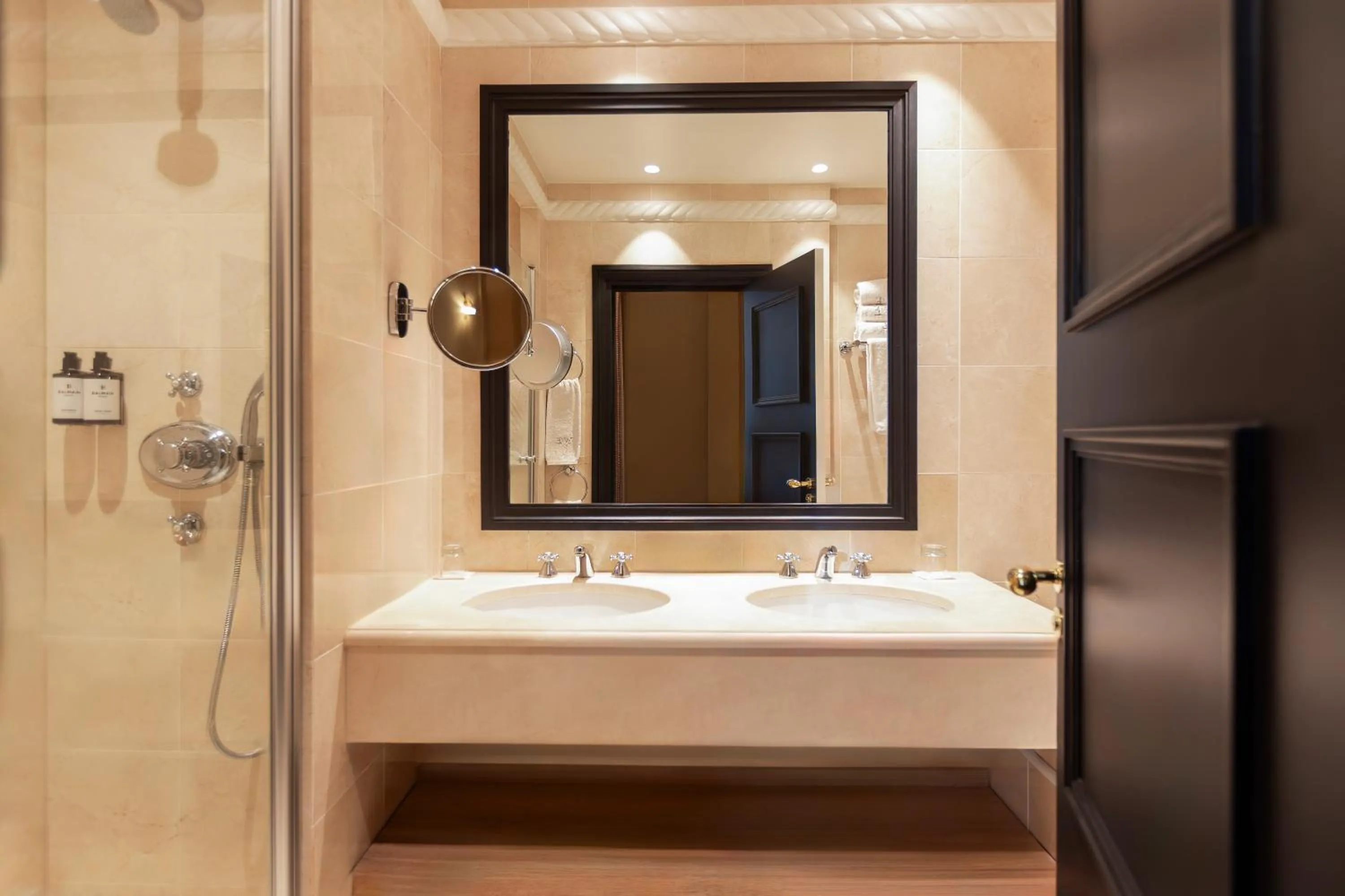 Bathroom in Hotel West-End