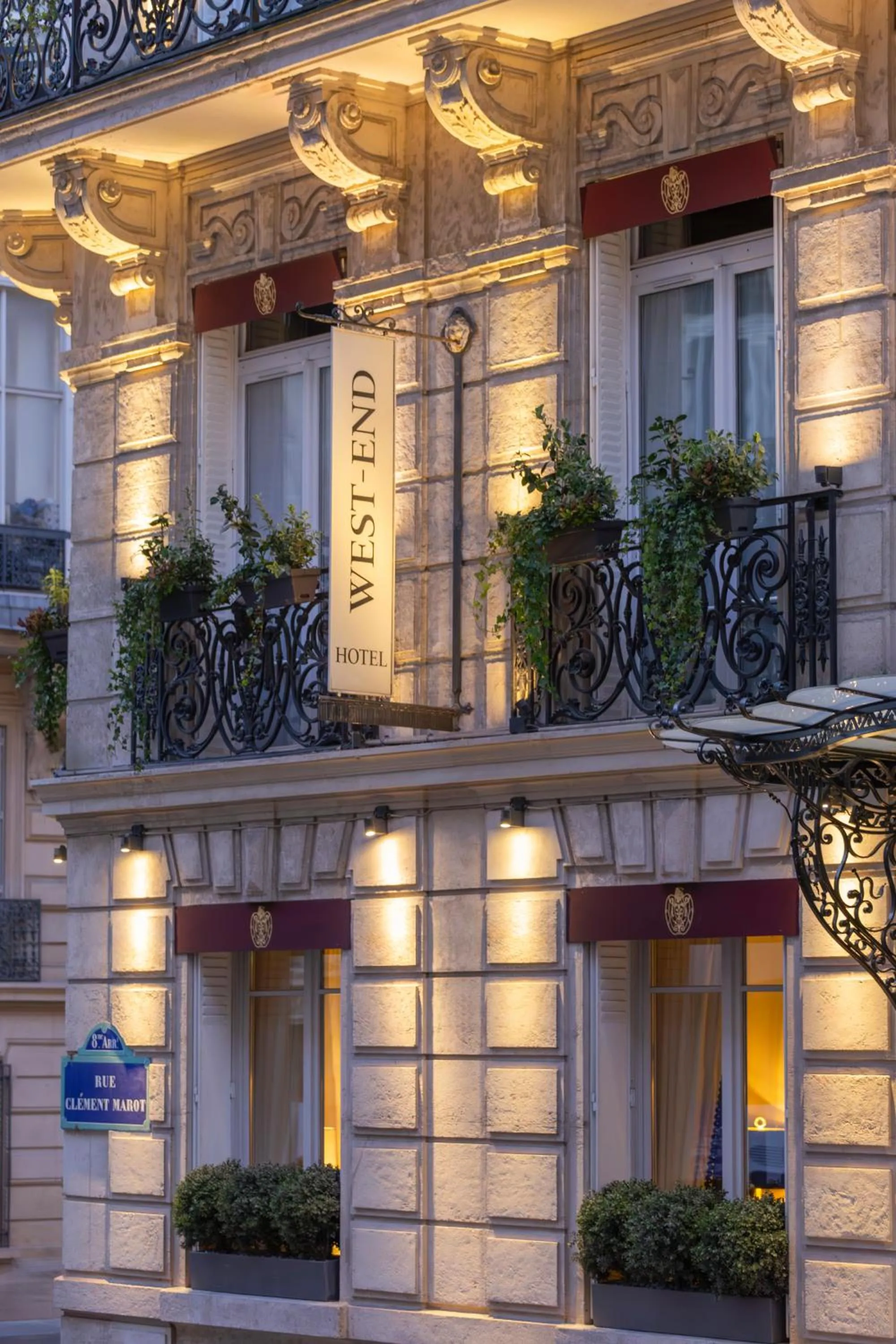 Property building in Hotel West-End