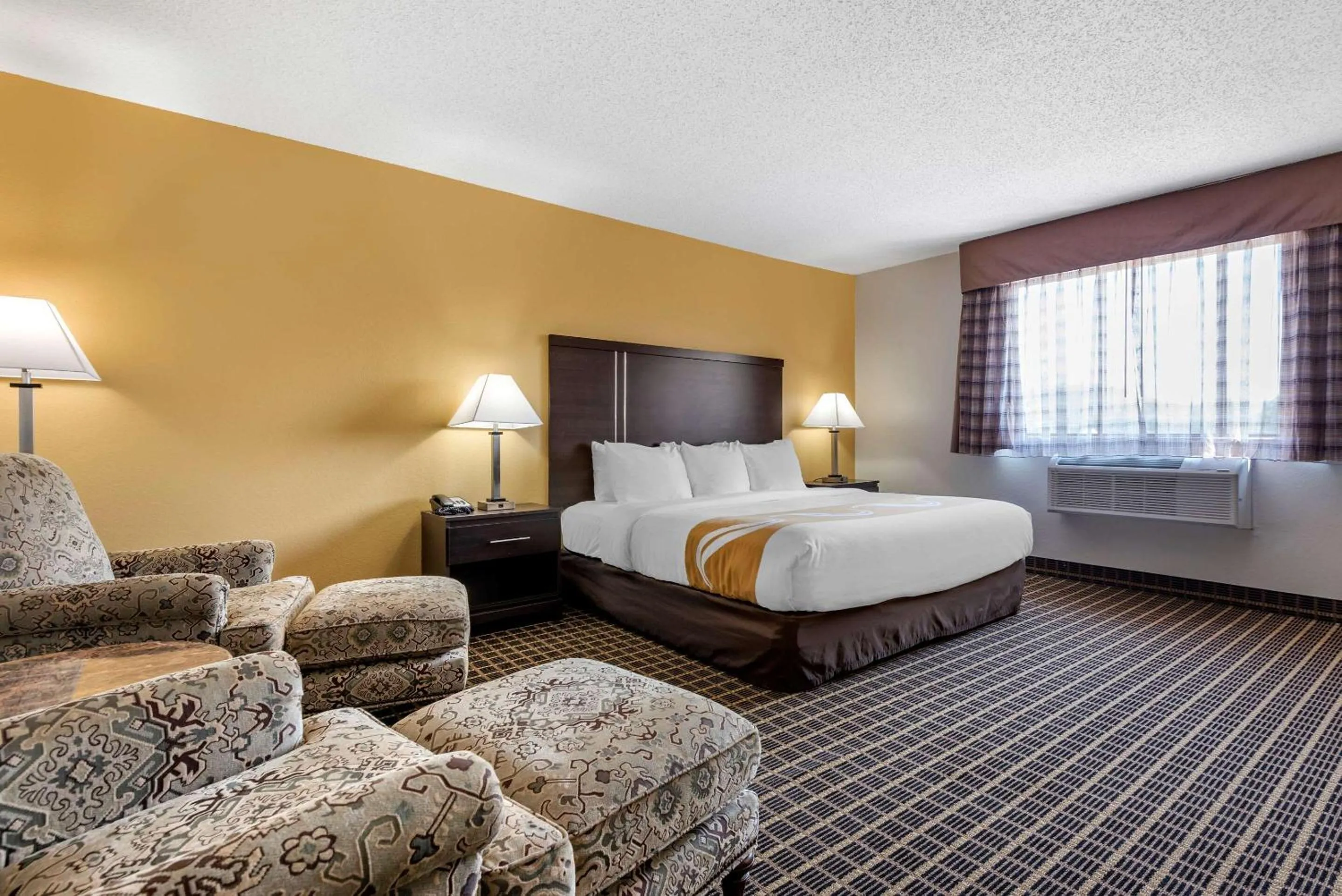 Bedroom, Bed in Quality Inn & Suites Warren