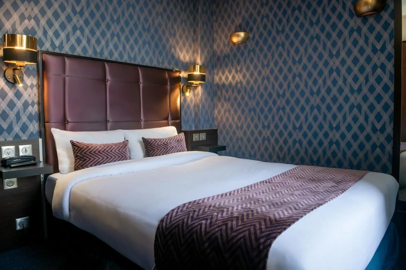 Bed in Hôtel du Parc Montparnasse