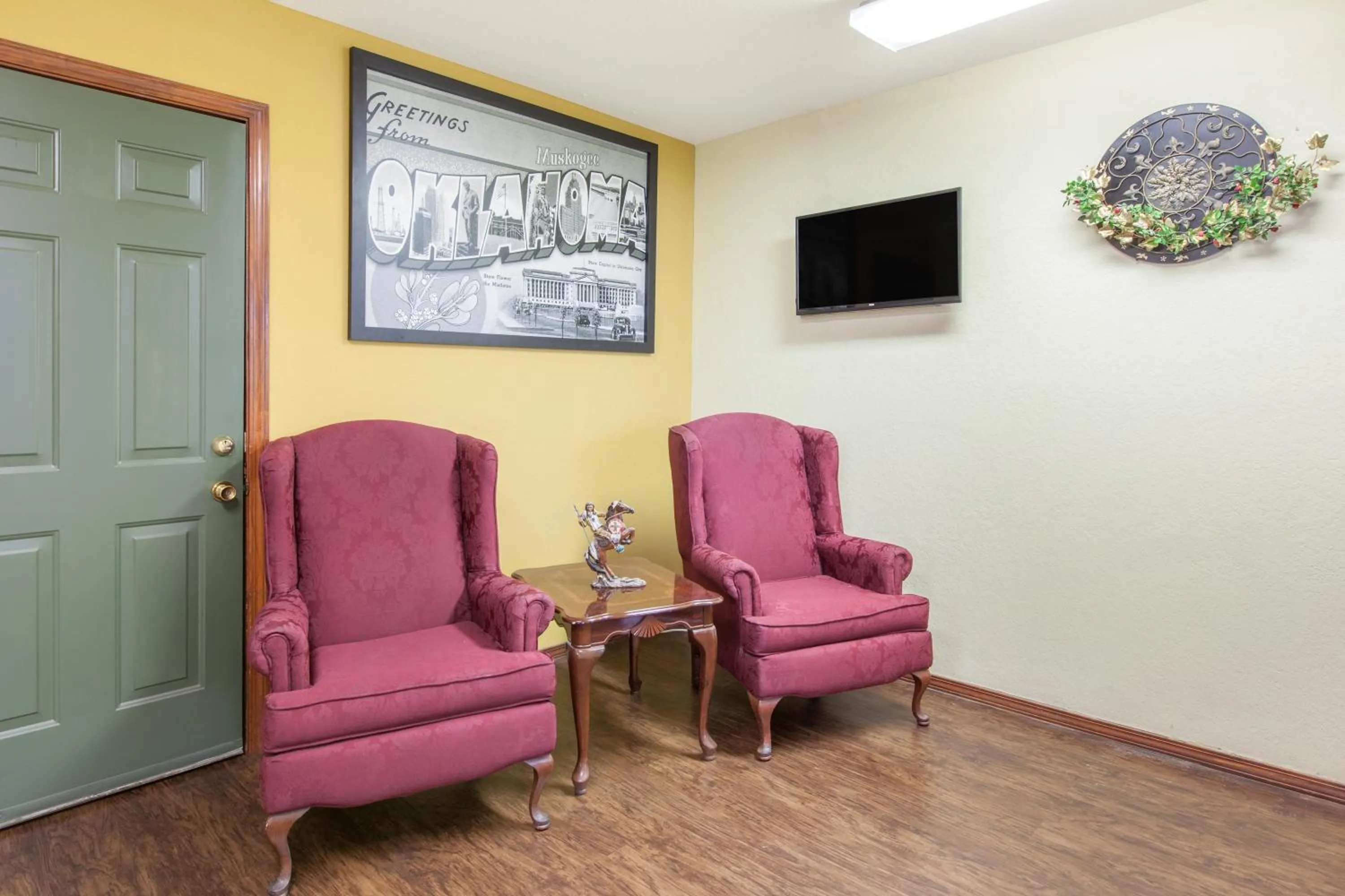 Lobby or reception, Seating Area in Super 8 by Wyndham Muskogee