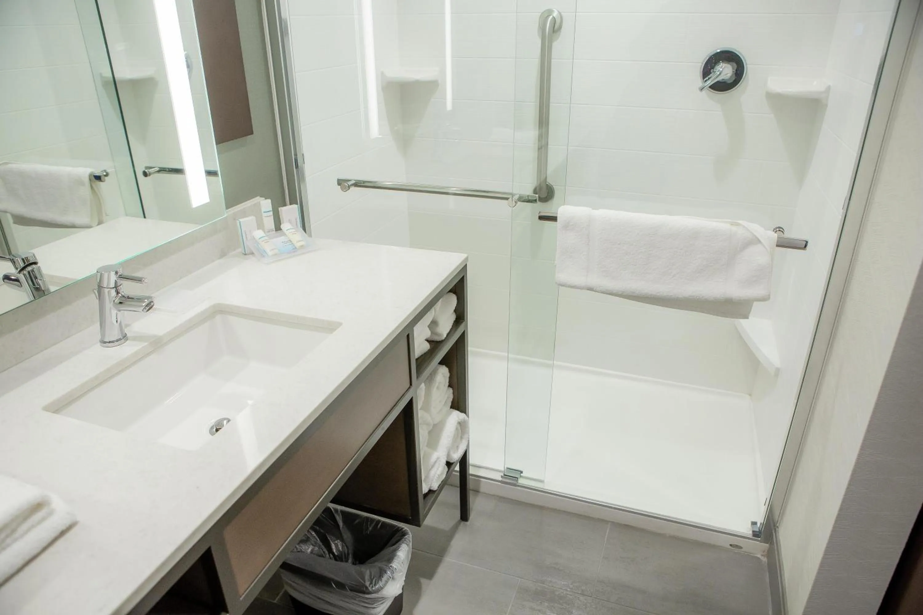 Bathroom in Hilton Garden Inn Corning Downtown