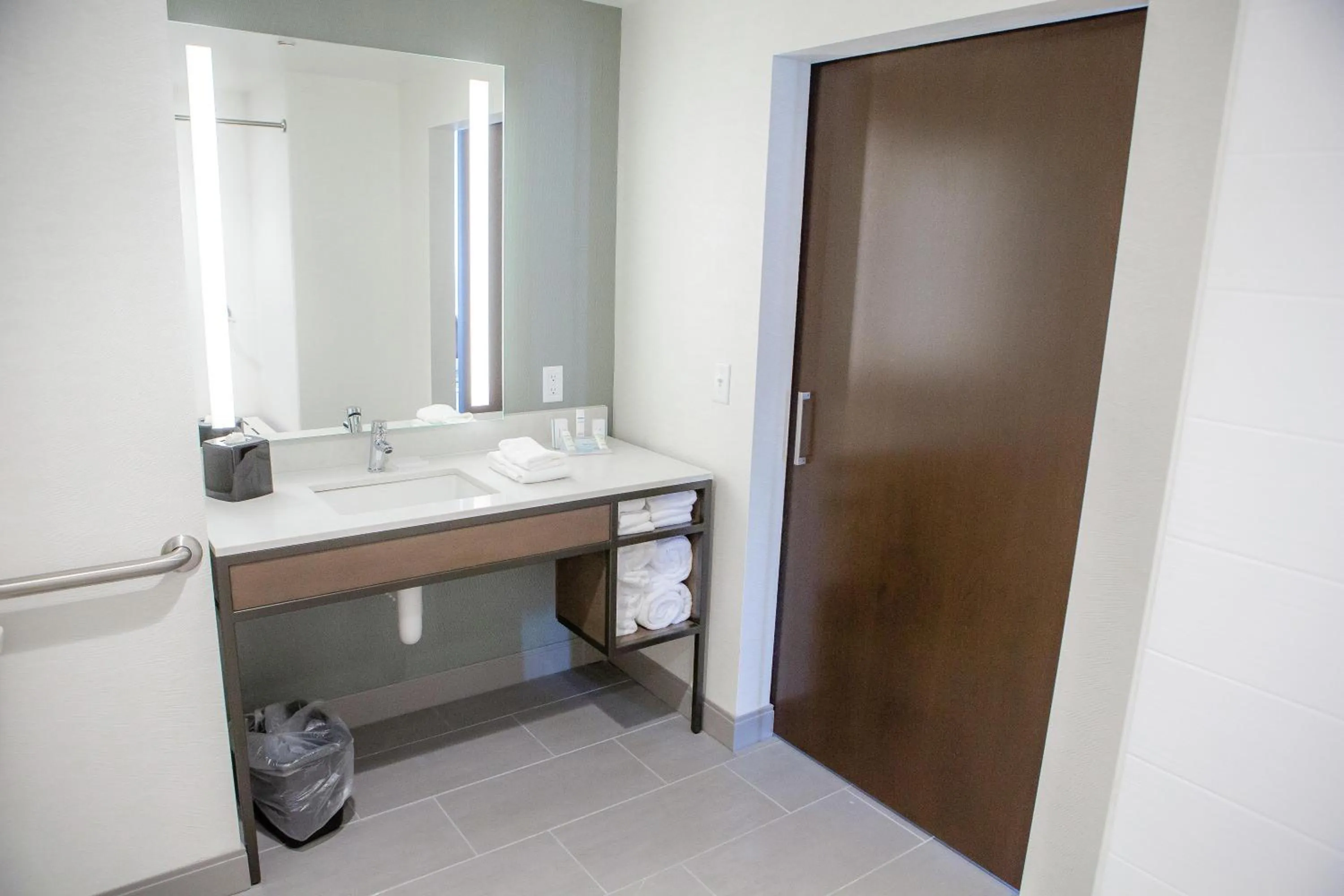 Bathroom in Hilton Garden Inn Corning Downtown