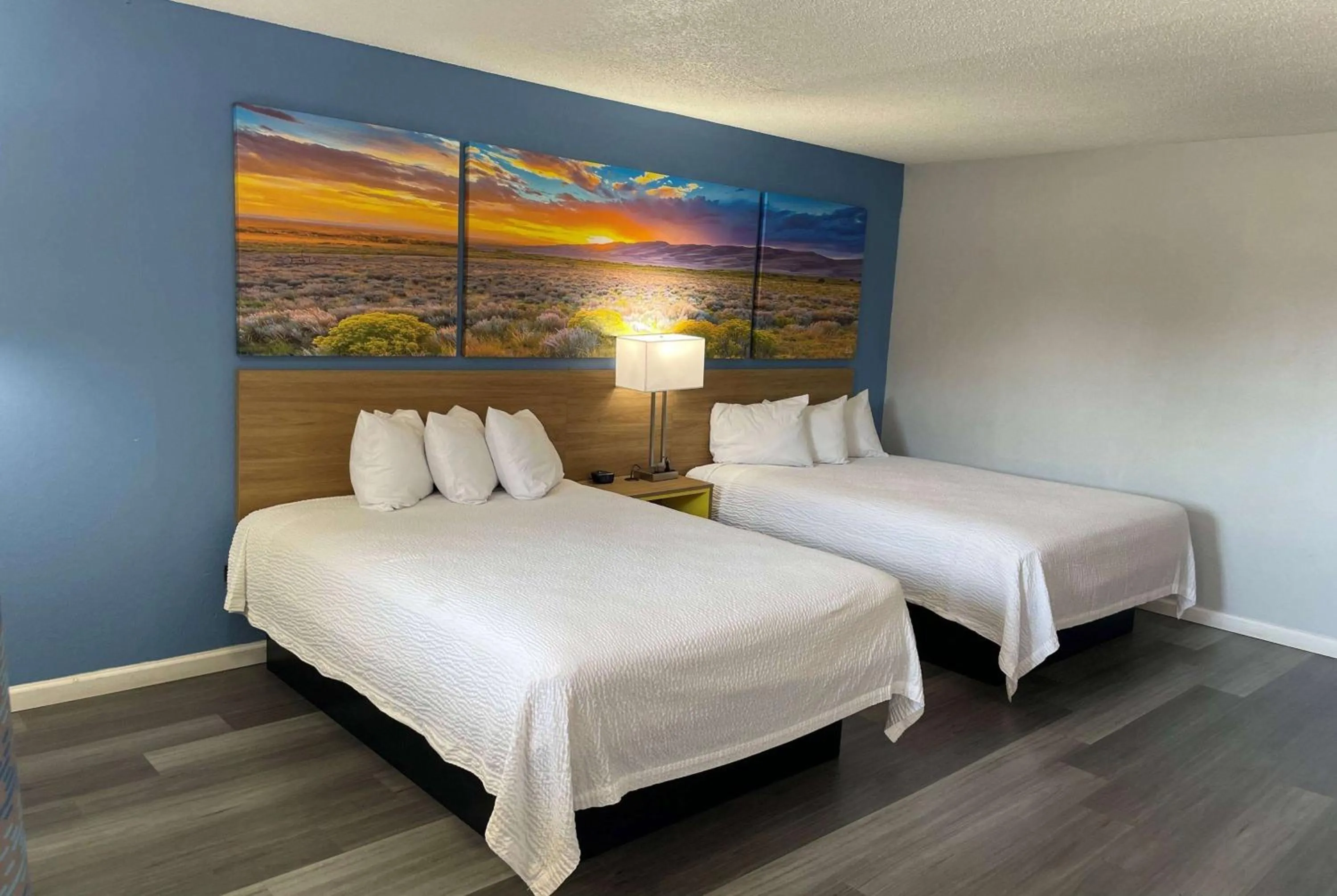 Photo of the whole room, Bed in Days Inn by Wyndham Gatesville
