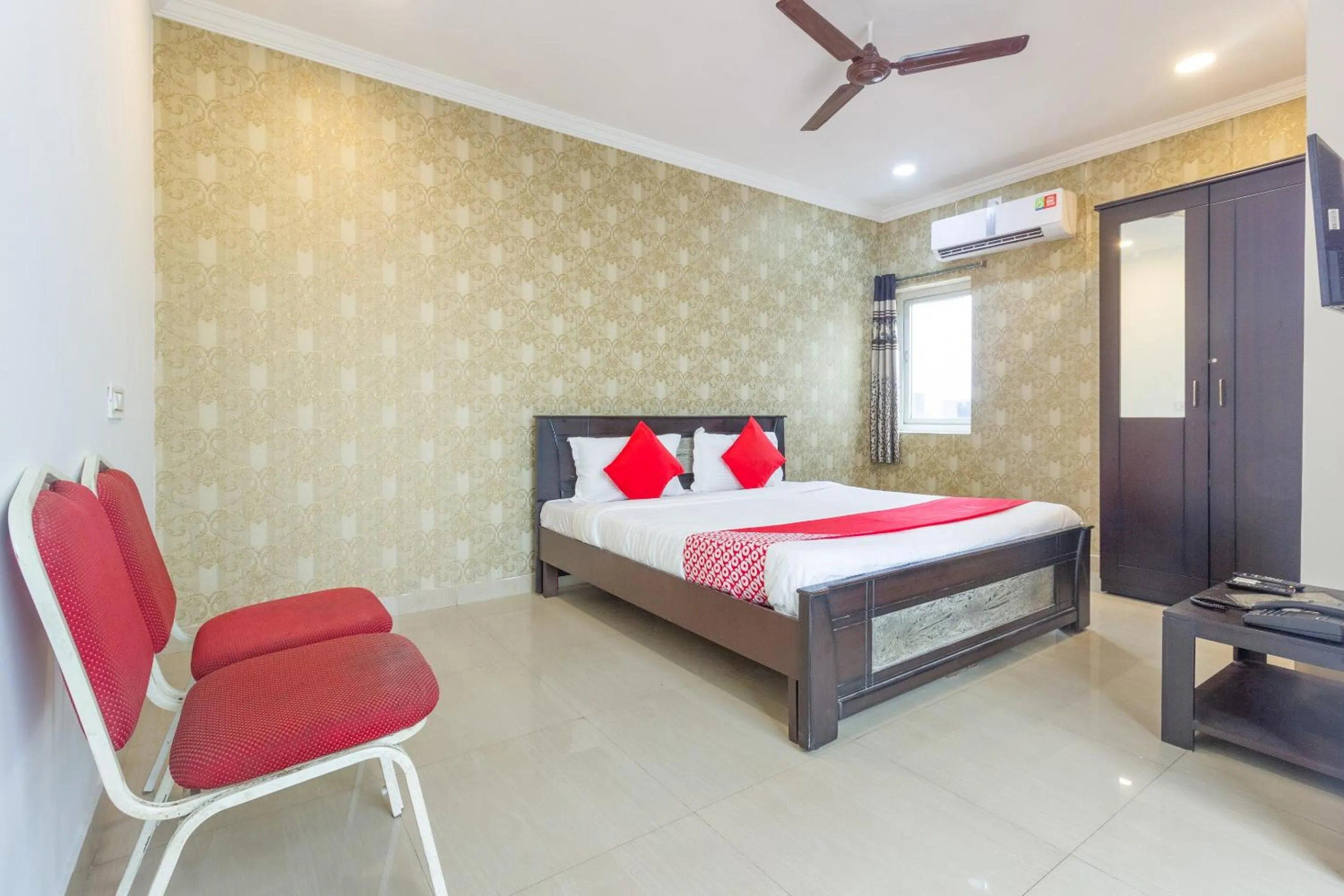 Bedroom, Bed in Hotel O Alpine Glow Heights