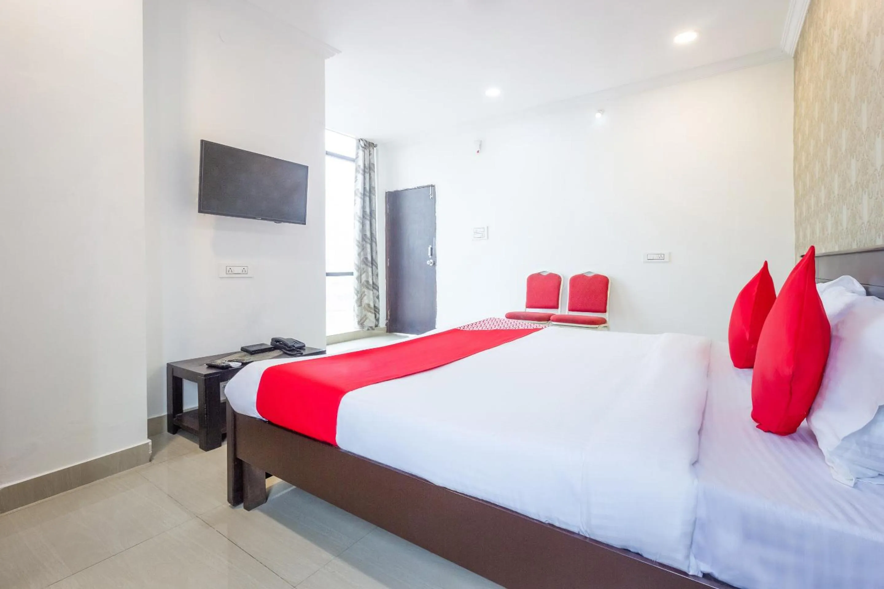 Bedroom, Bed in Super Hotel O Alpine Glow Heights