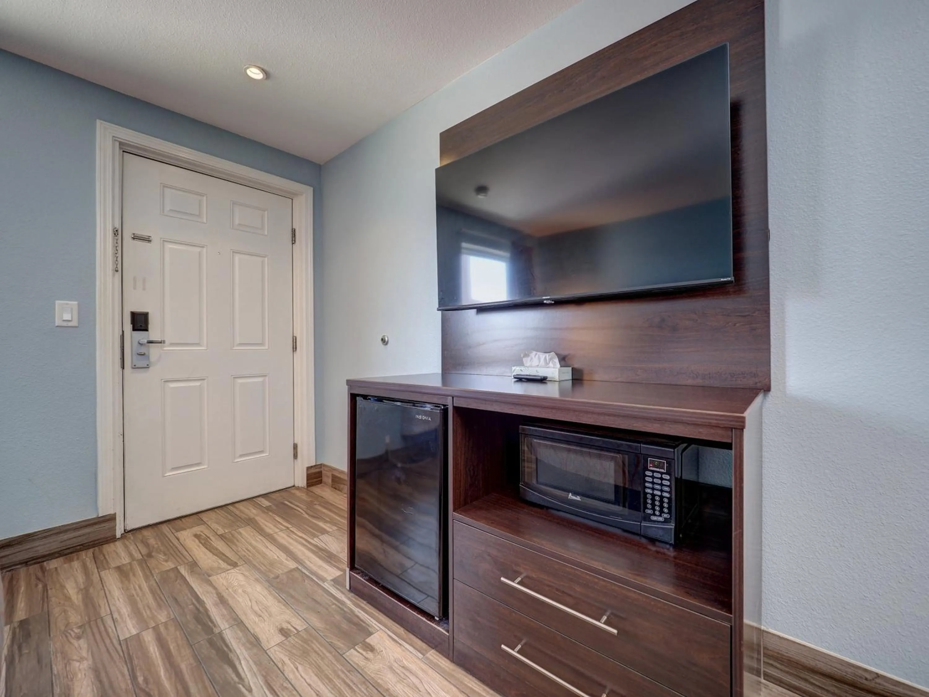 Kitchen or kitchenette in Ocean's Edge Hotel, Port Aransas,TX