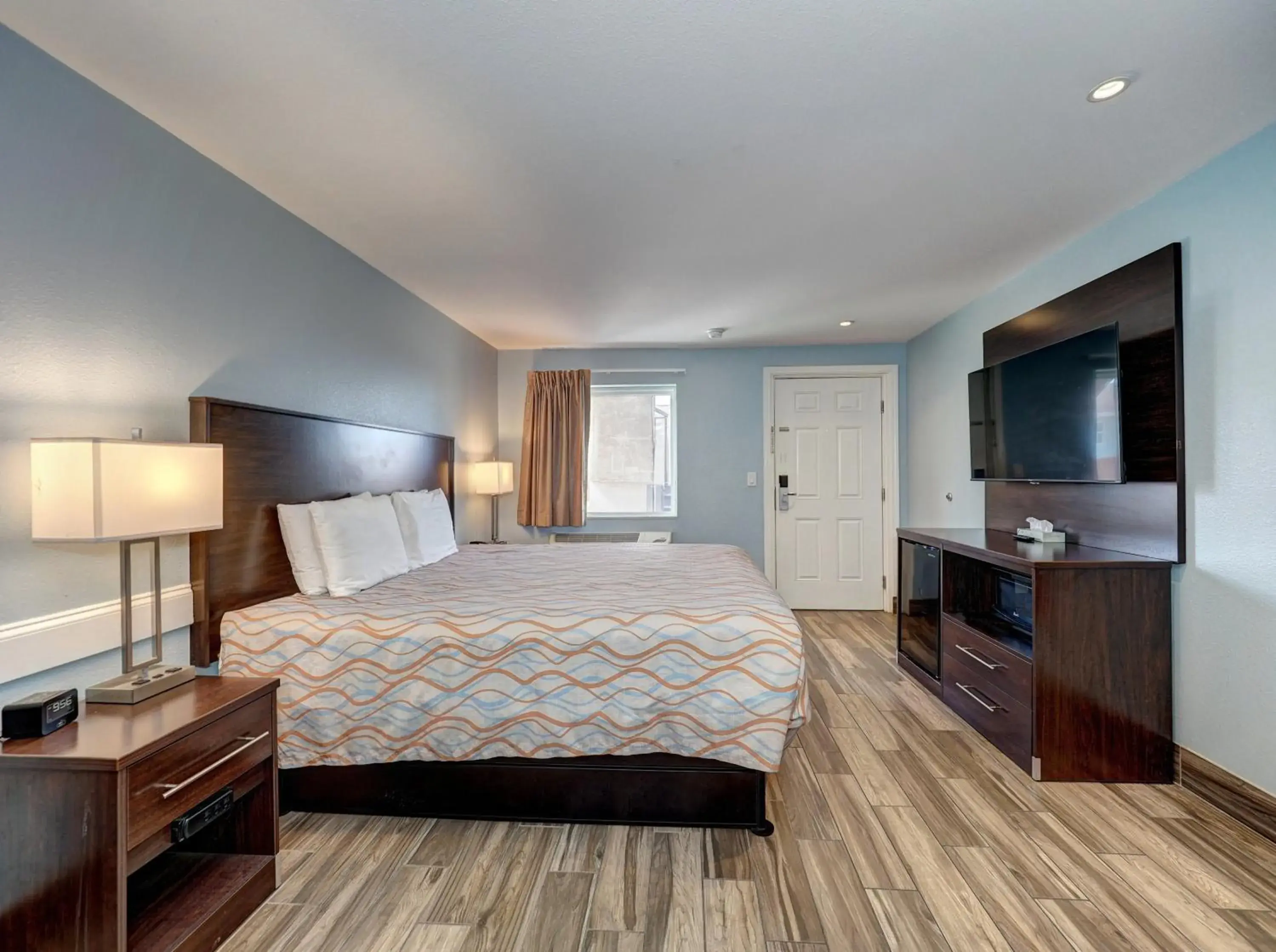 Deluxe King Room - Disability Access/Smoke Free in Ocean's Edge Hotel, Port Aransas,TX Deluxe King Room - Disability Access/Smoke Free in Ocean's Edge Hotel, Port Aransas,TX