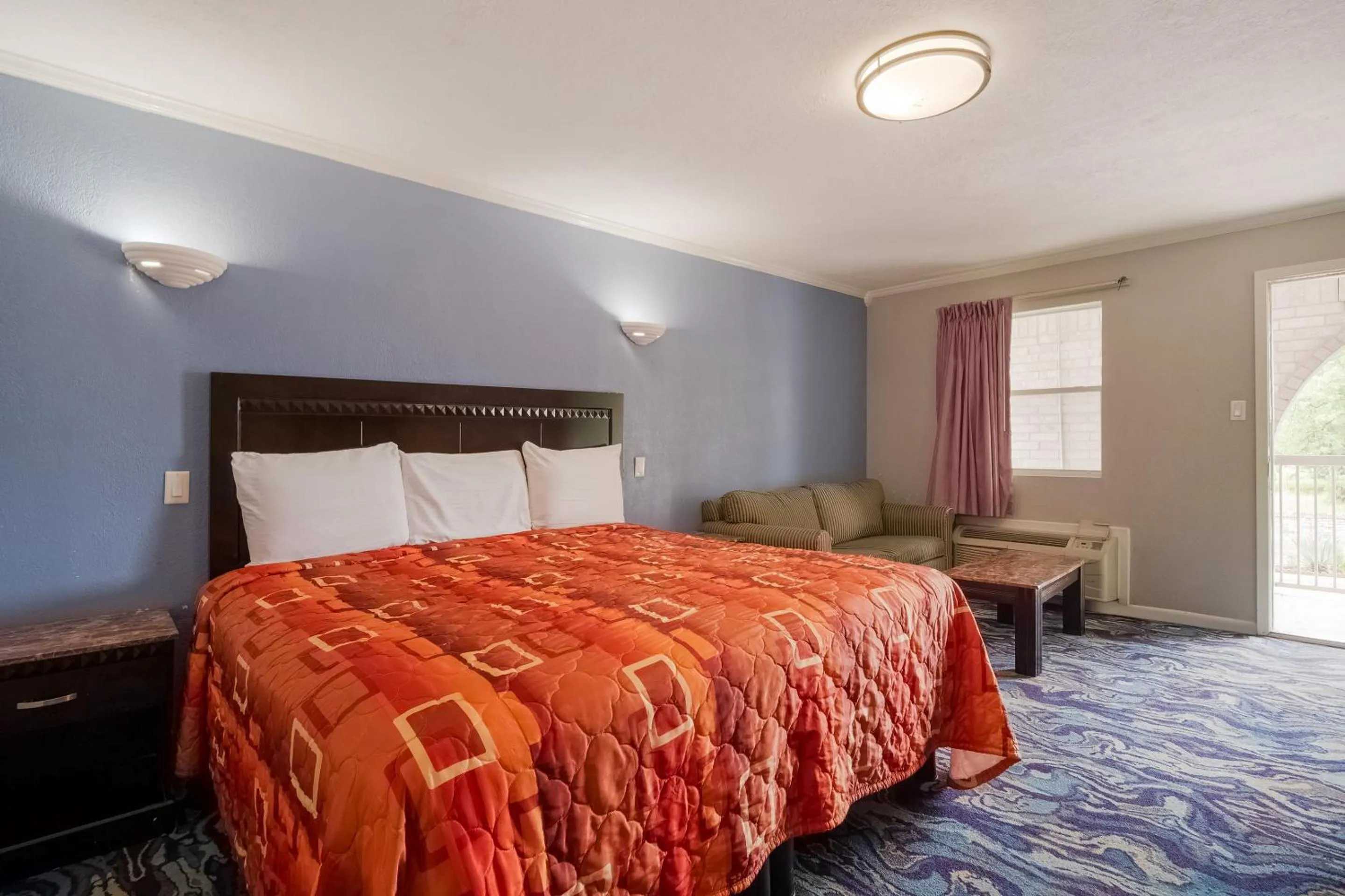 Bedroom in OYO Hotel Houston I-69 & I-610