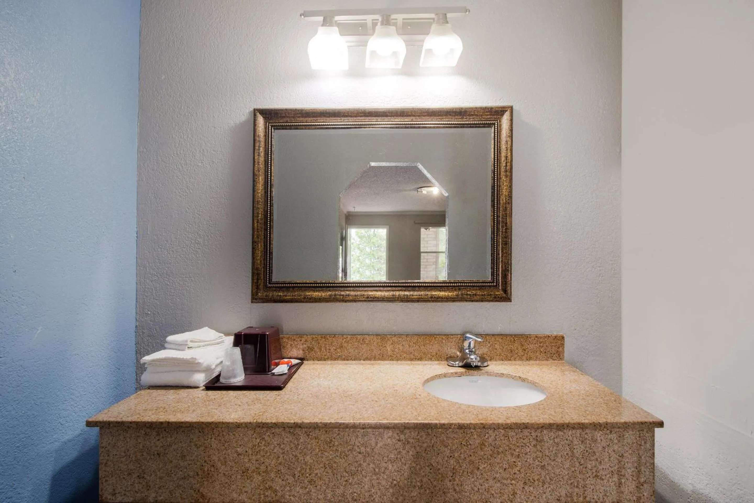 Bathroom in OYO Hotel Houston I-69 & I-610