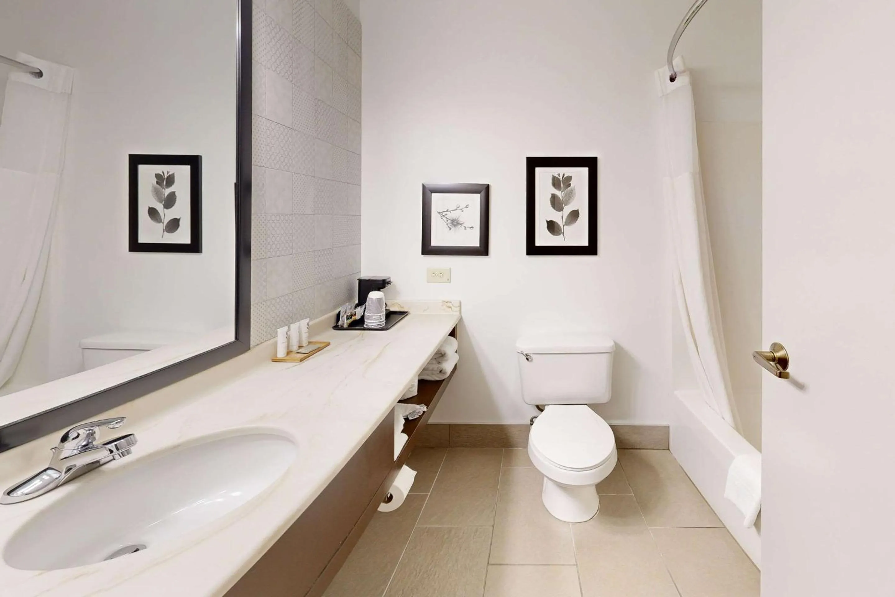 Bedroom in Country Inn & Suites by Radisson, Michigan City, IN