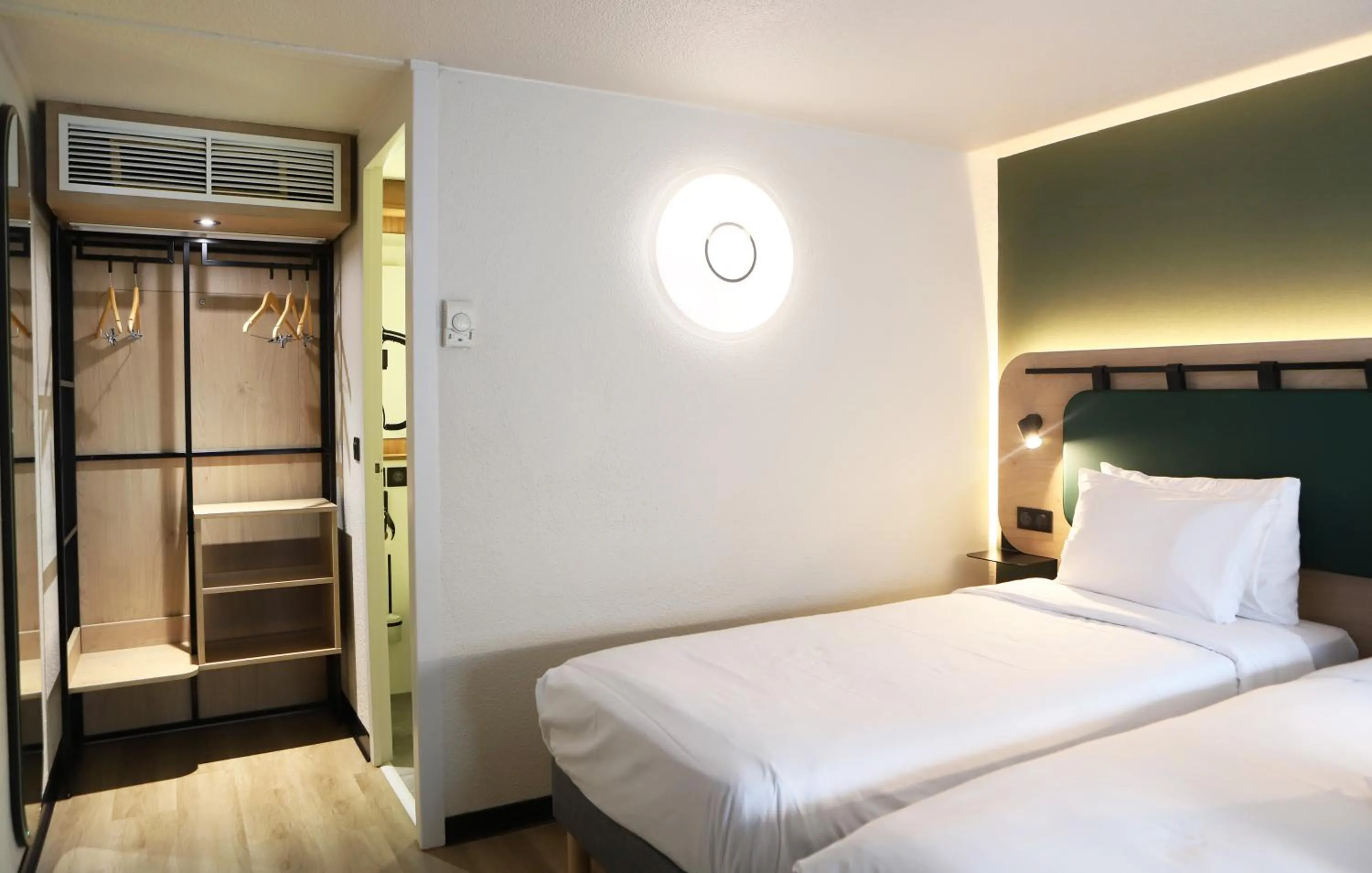 Photo of the whole room, Bed in Campanile Toulouse Balma - Cité de l'Espace