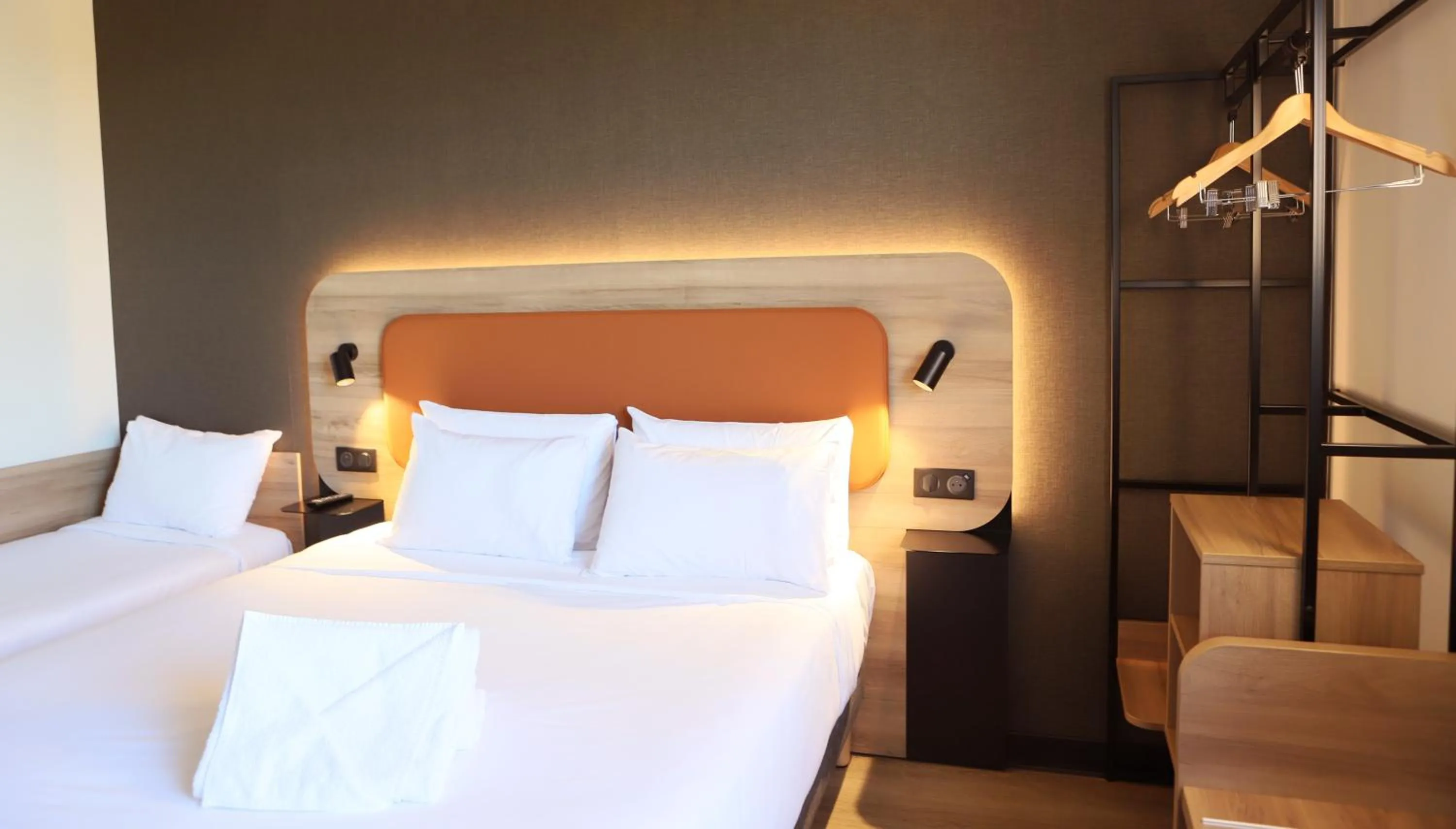 Bedroom, Bed in Campanile Toulouse Balma - Cité de l'Espace