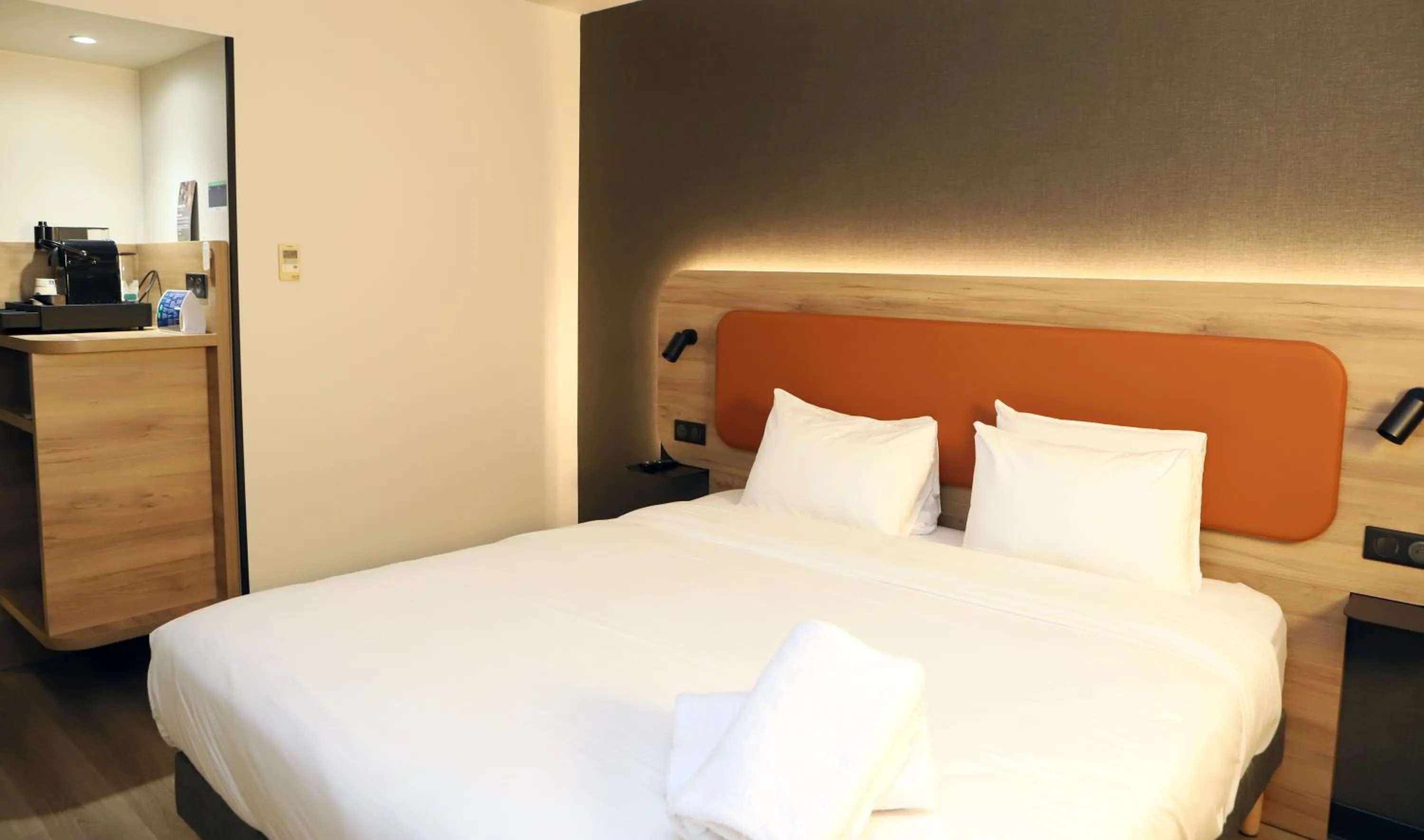 Photo of the whole room, Bed in Campanile Toulouse Balma - Cité de l'Espace