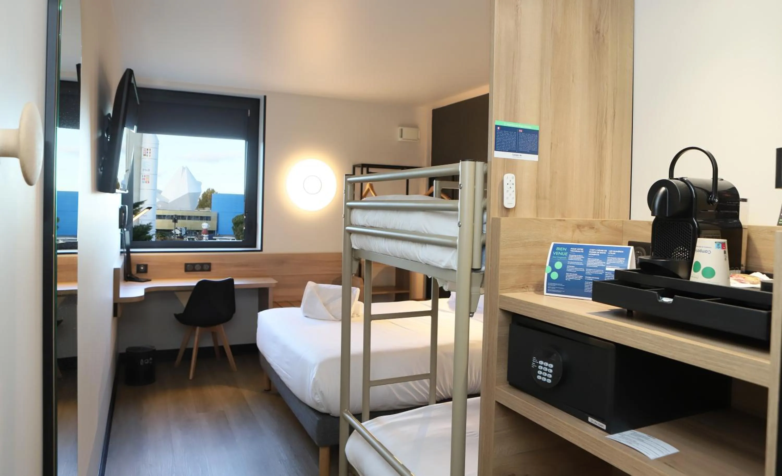 Photo of the whole room, Bed in Campanile Toulouse Balma - Cité de l'Espace