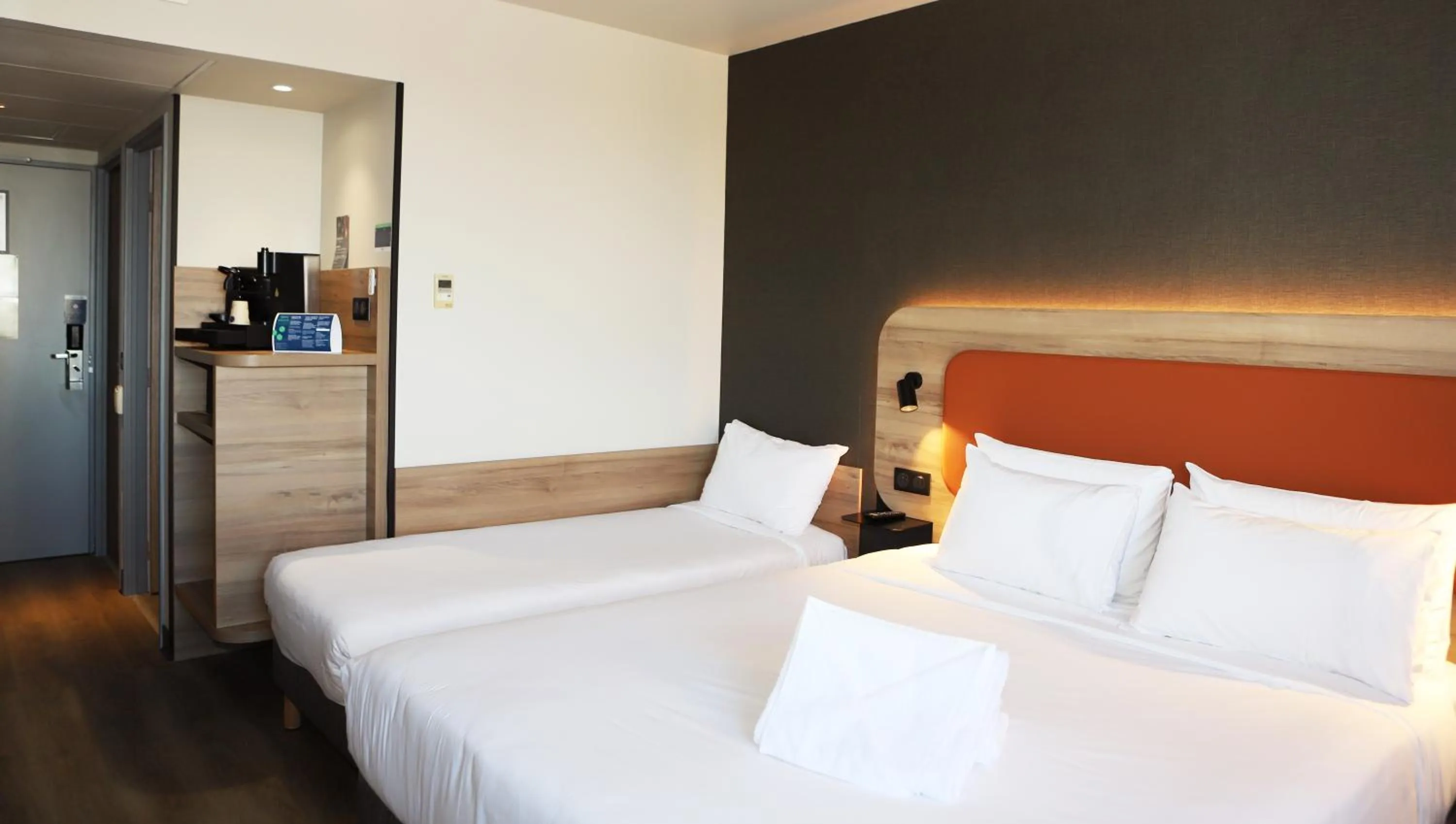 View (from property/room), Bed in Campanile Toulouse Balma - Cité de l'Espace