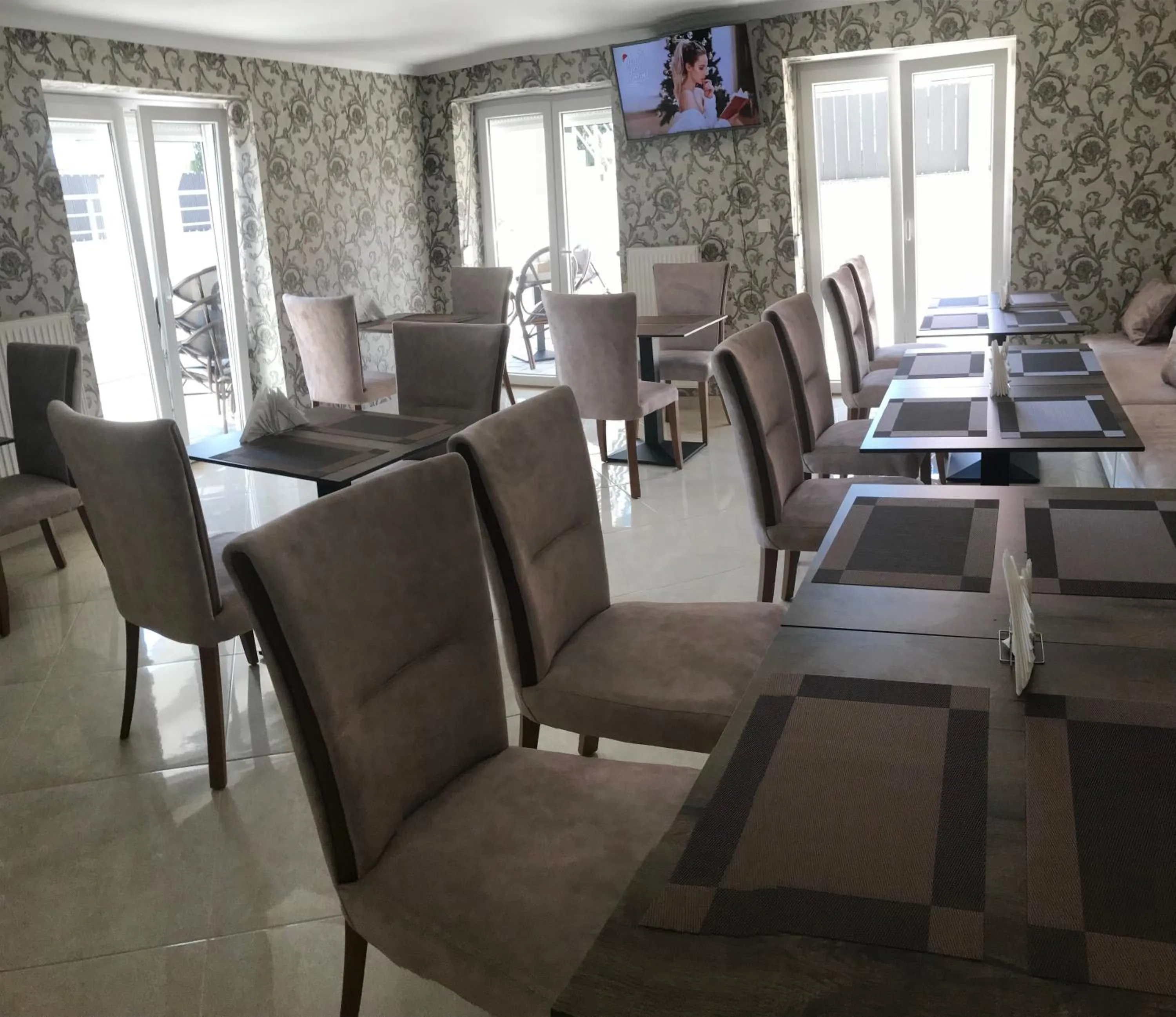 Restaurant/places to eat in Alenso Guesthouse