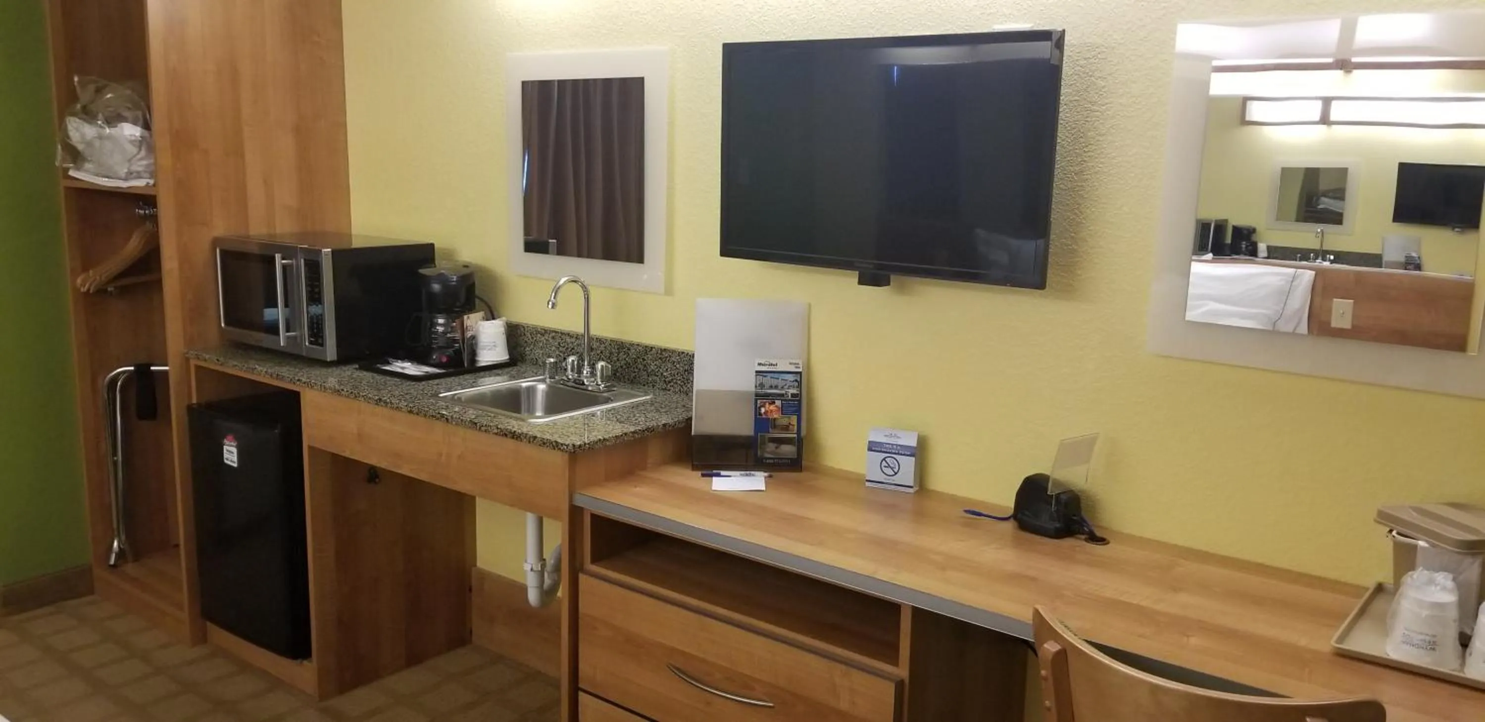 Kitchen or kitchenette in Microtel Inn & Suites by Wyndham Delphos