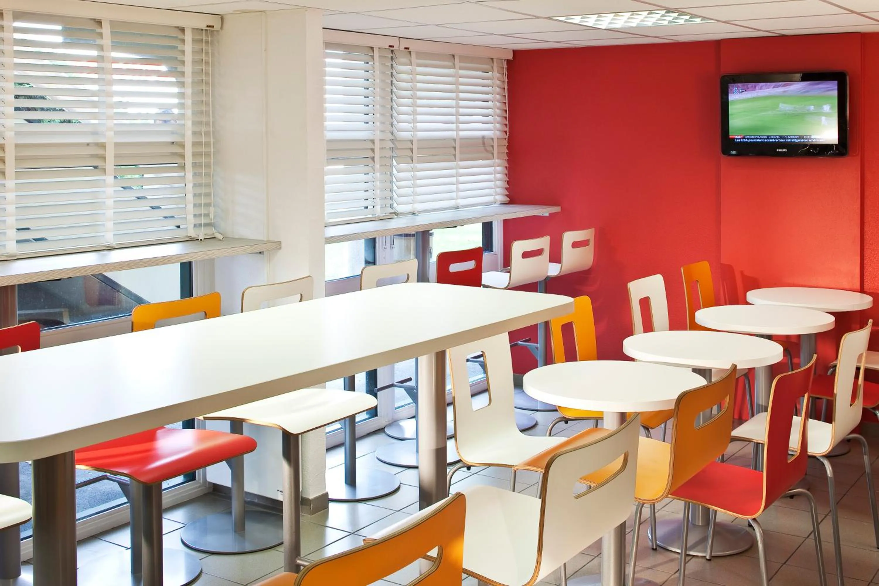 Restaurant/places to eat in Premiere Classe Toulouse Ouest -Blagnac Aéroport