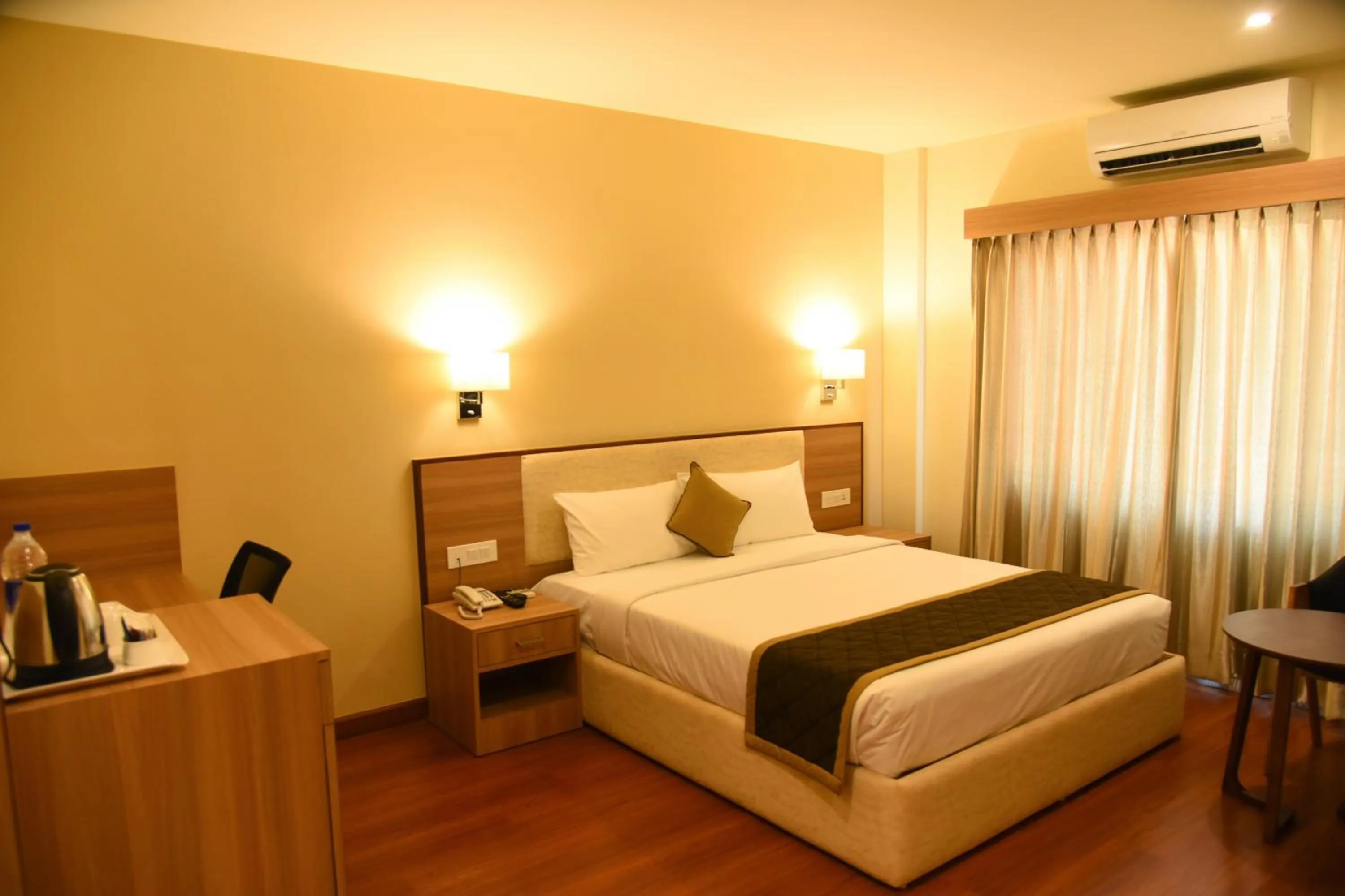 Bedroom, Bed in Hotel RK Gardenia