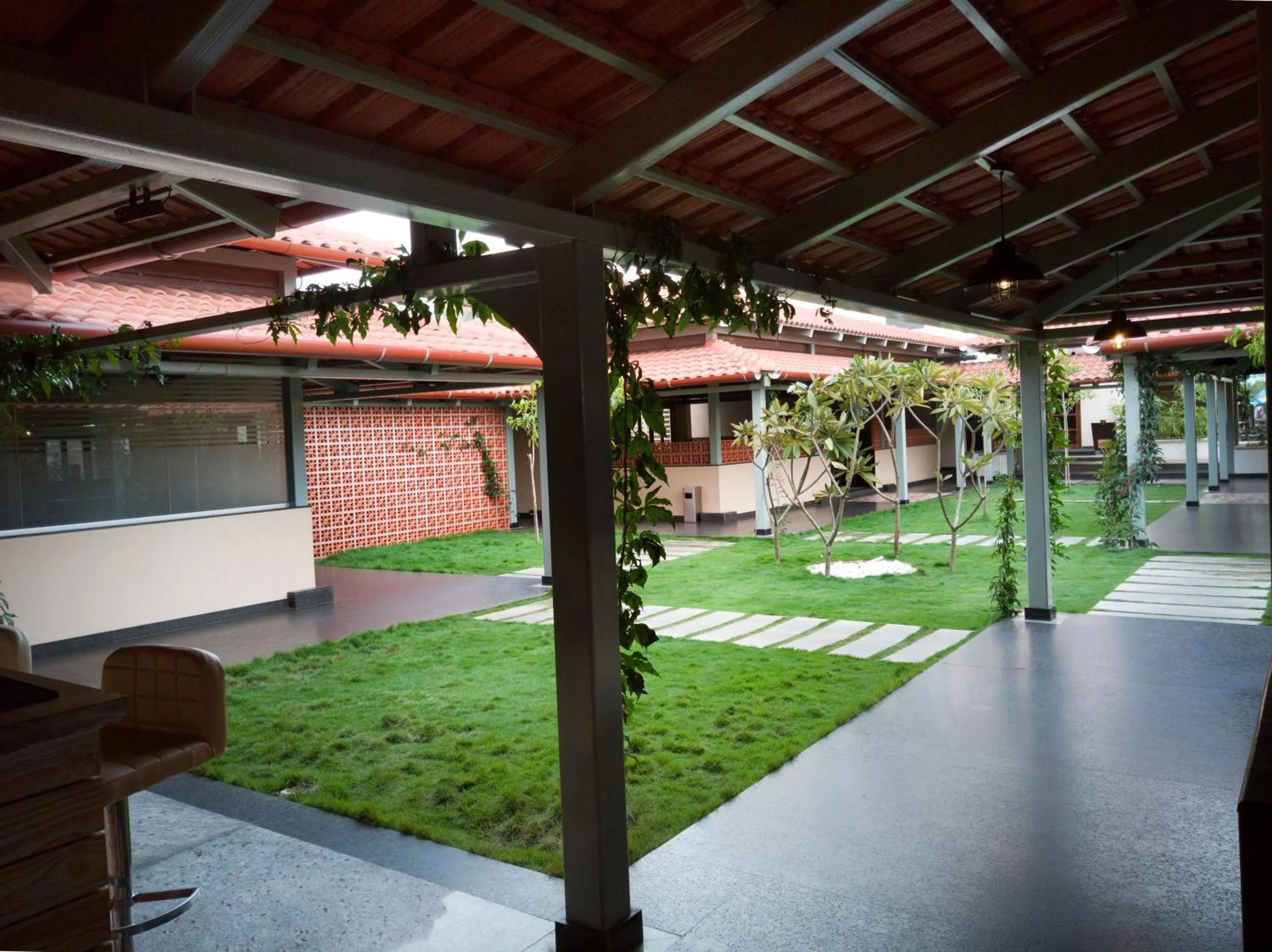 Restaurant/places to eat in Hotel RK Gardenia