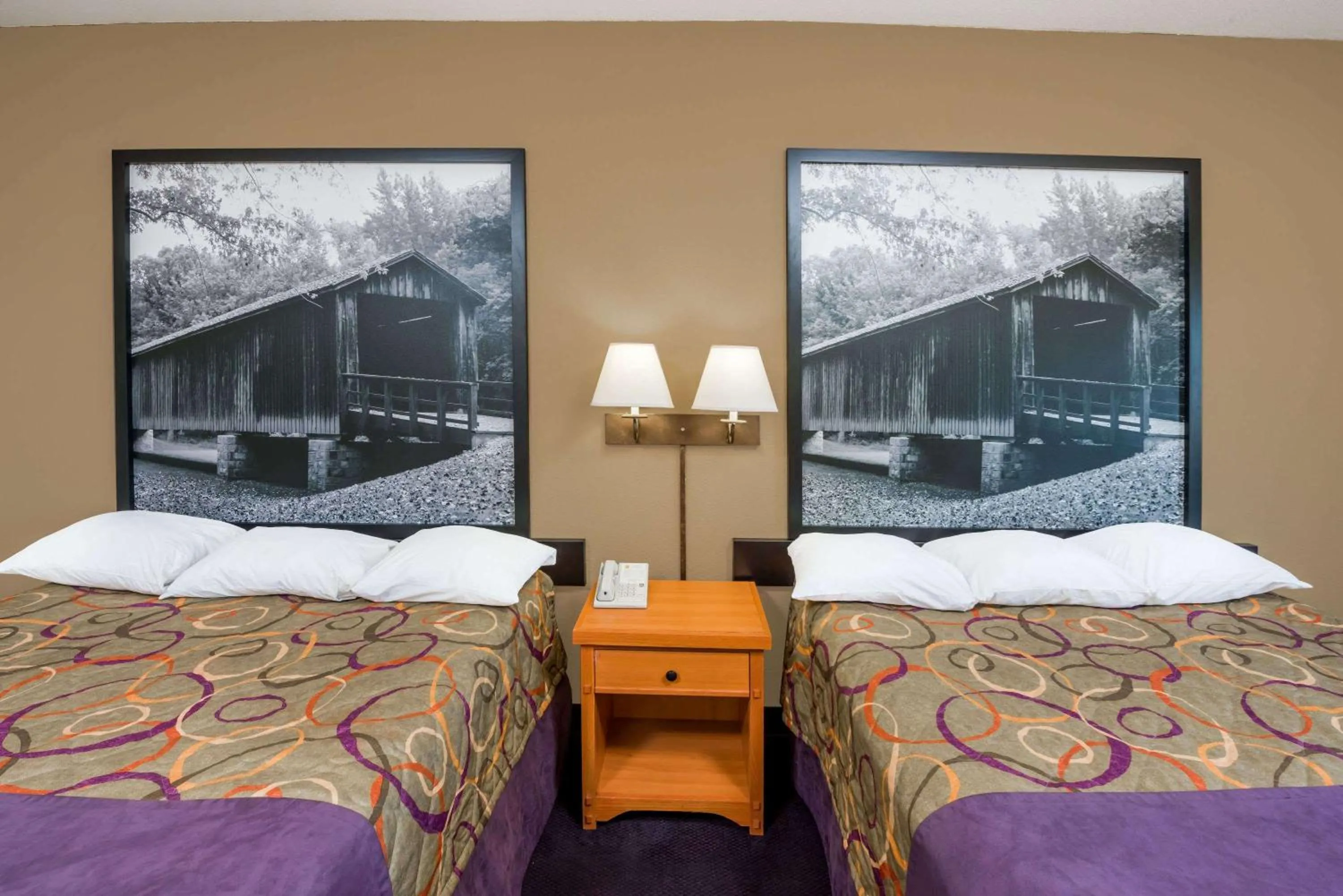Photo of the whole room, Bed in Super 8 by Wyndham Columbia East