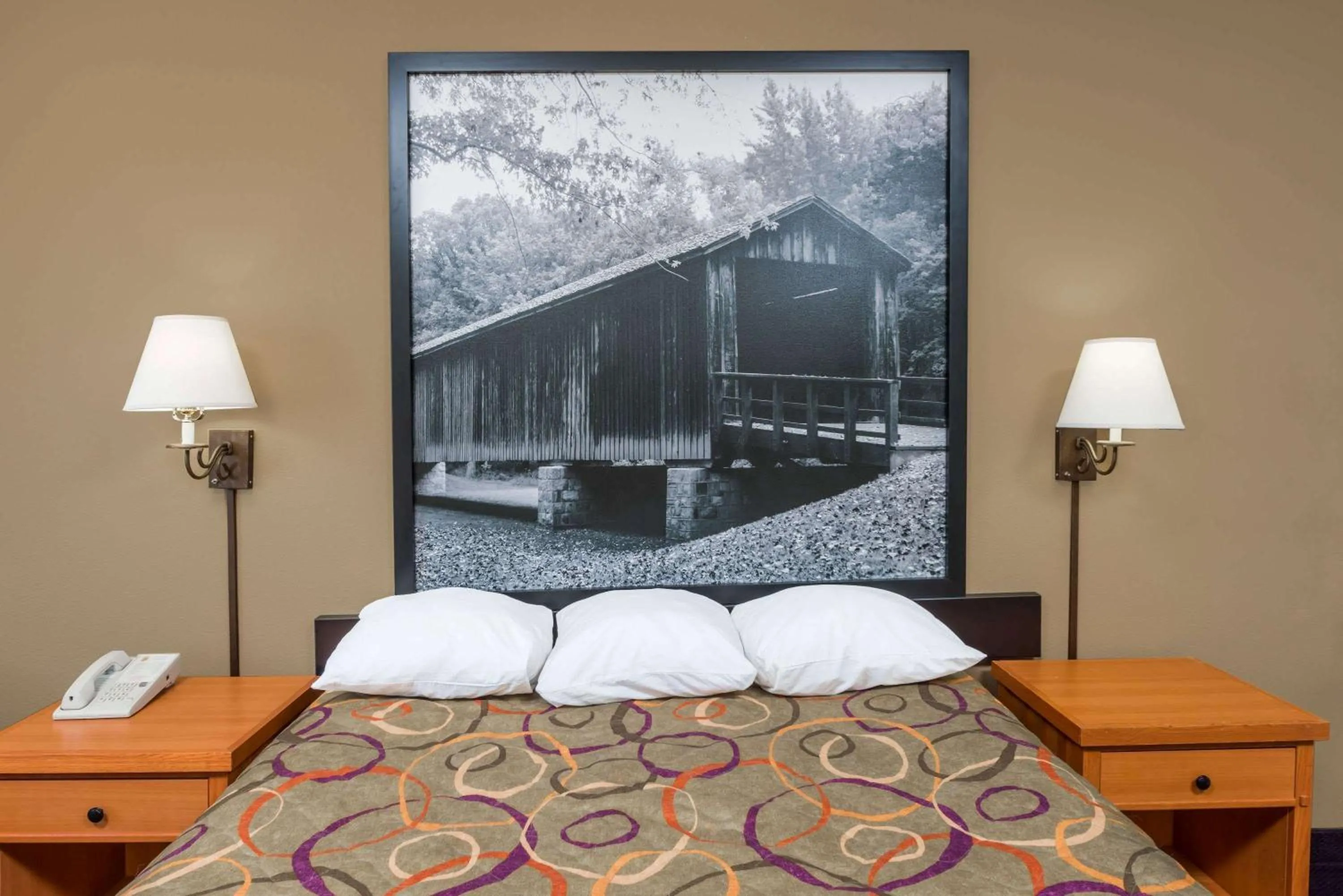 Photo of the whole room, Bed in Super 8 by Wyndham Columbia East