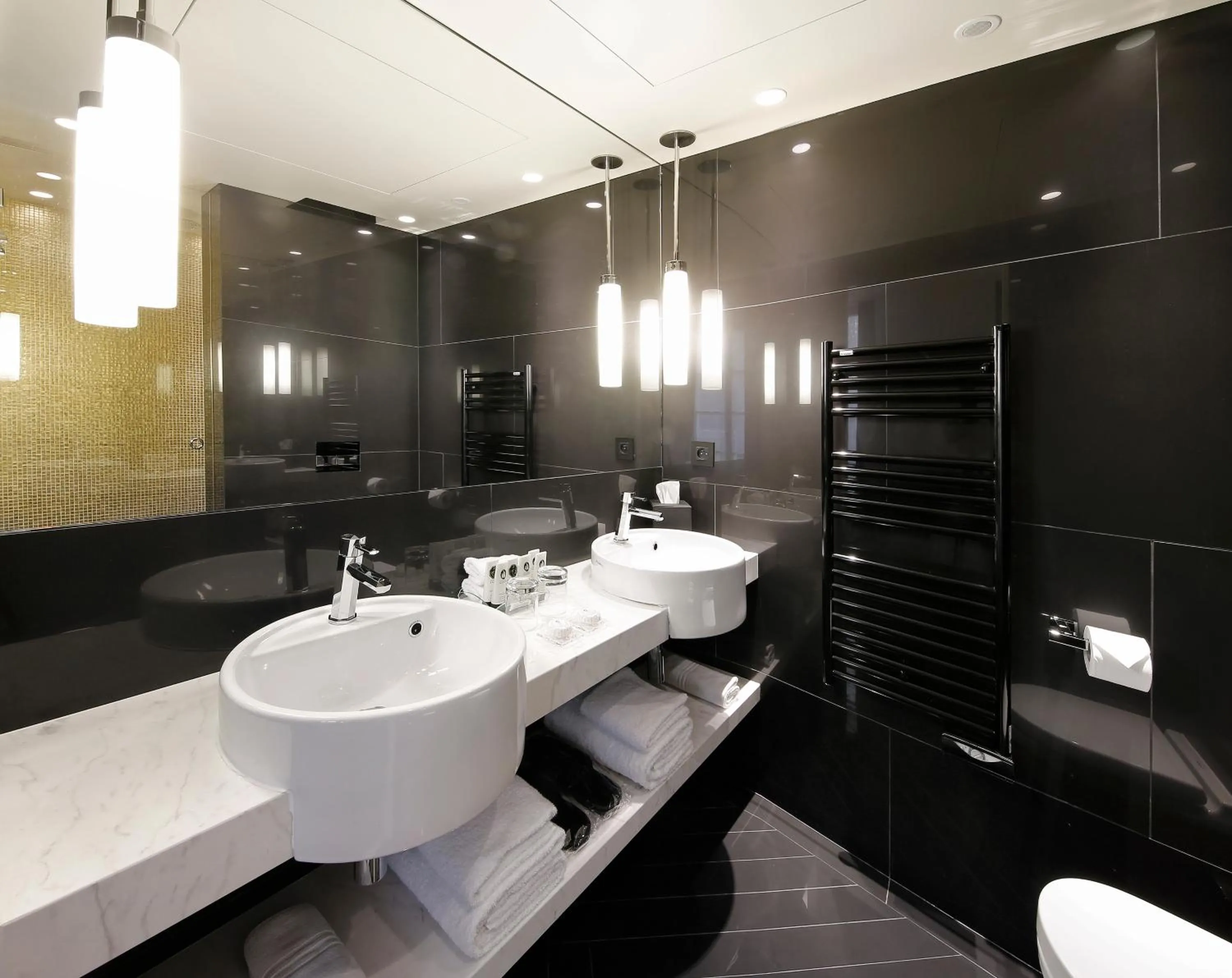 Bathroom in Hotel Opéra Richepanse