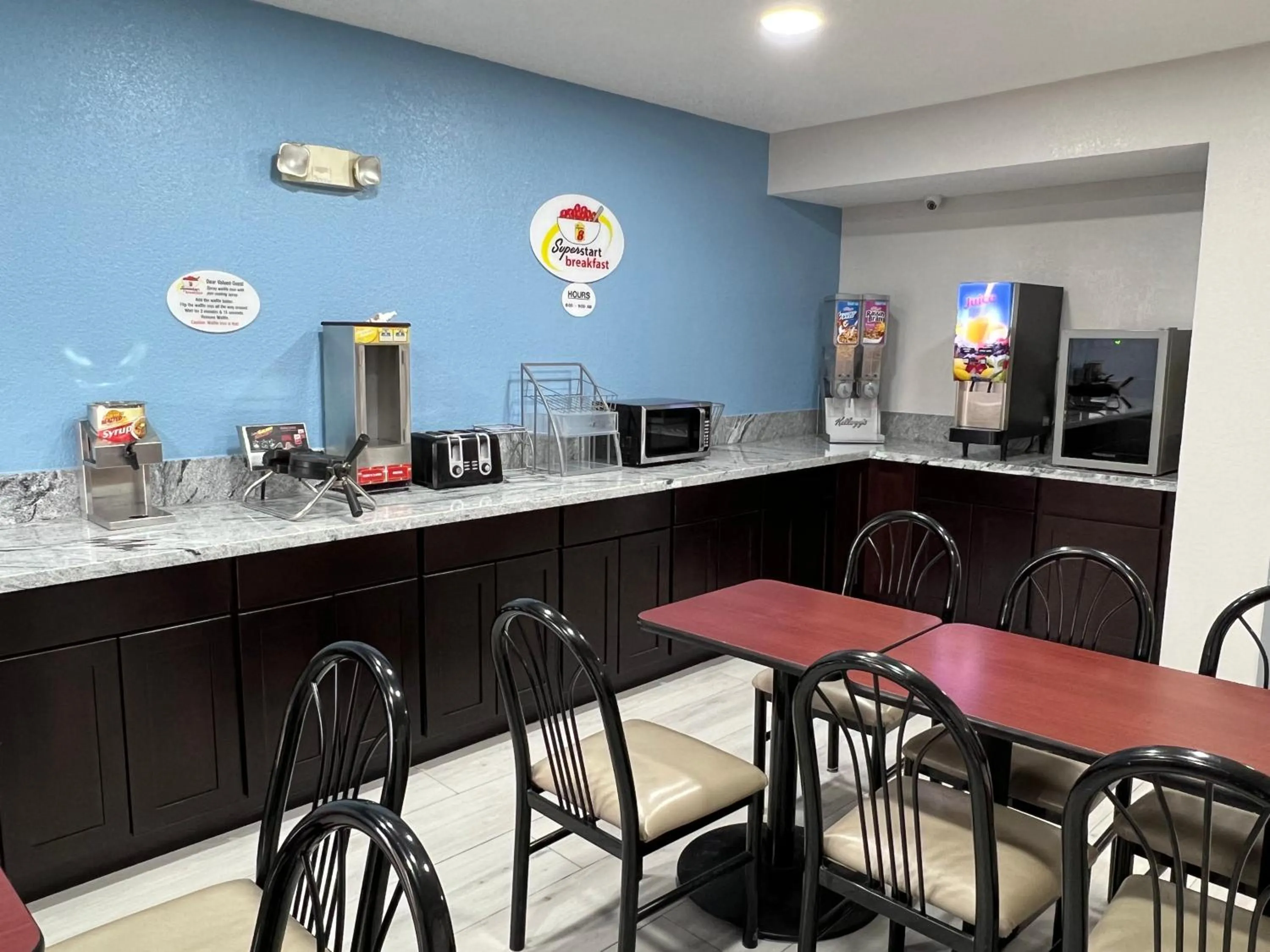 Breakfast in Super 8 by Wyndham Clemmons - Bermuda Run - Winston-Salem I-40