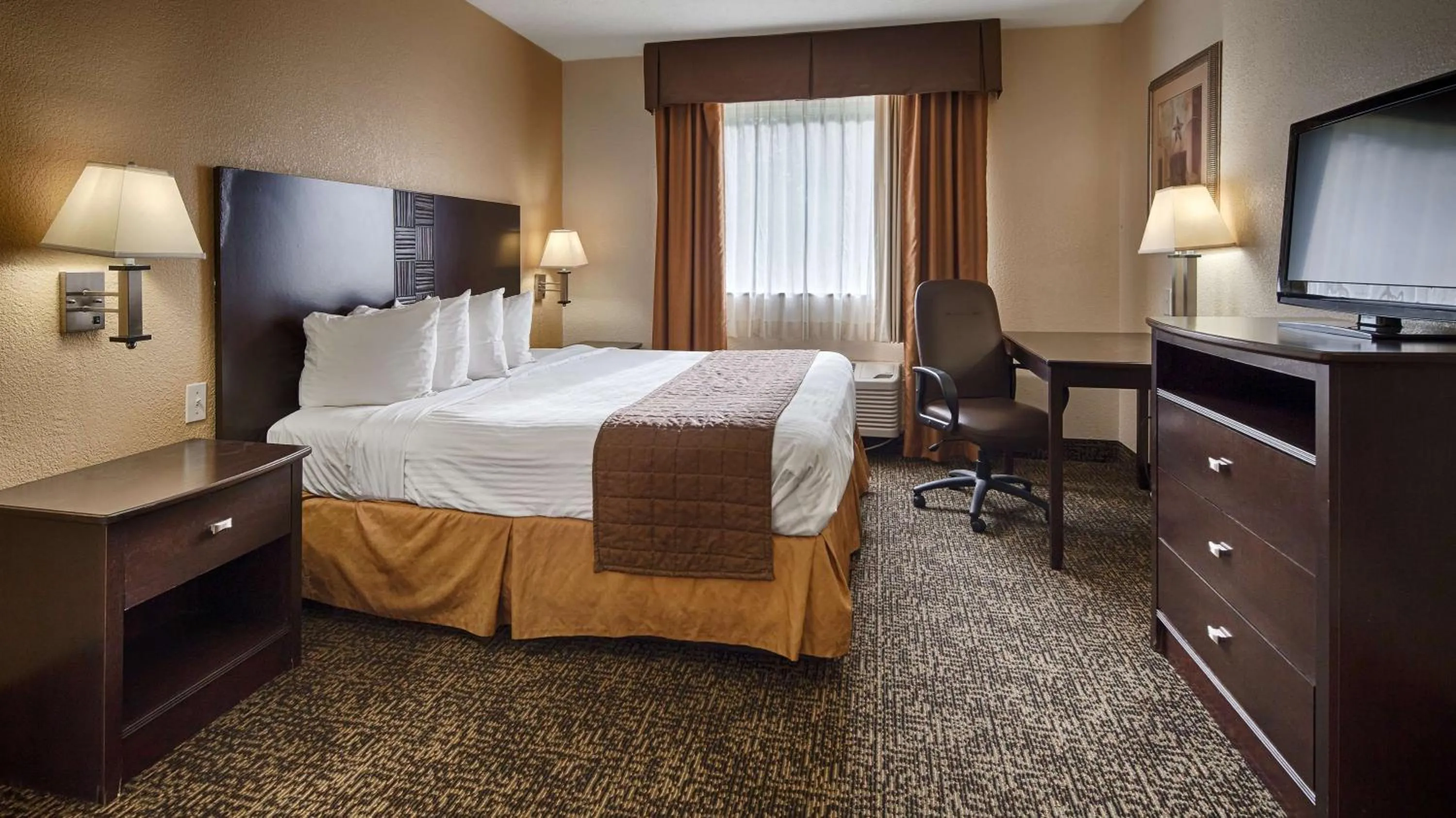 Photo of the whole room, Bed in Best Western Elyria