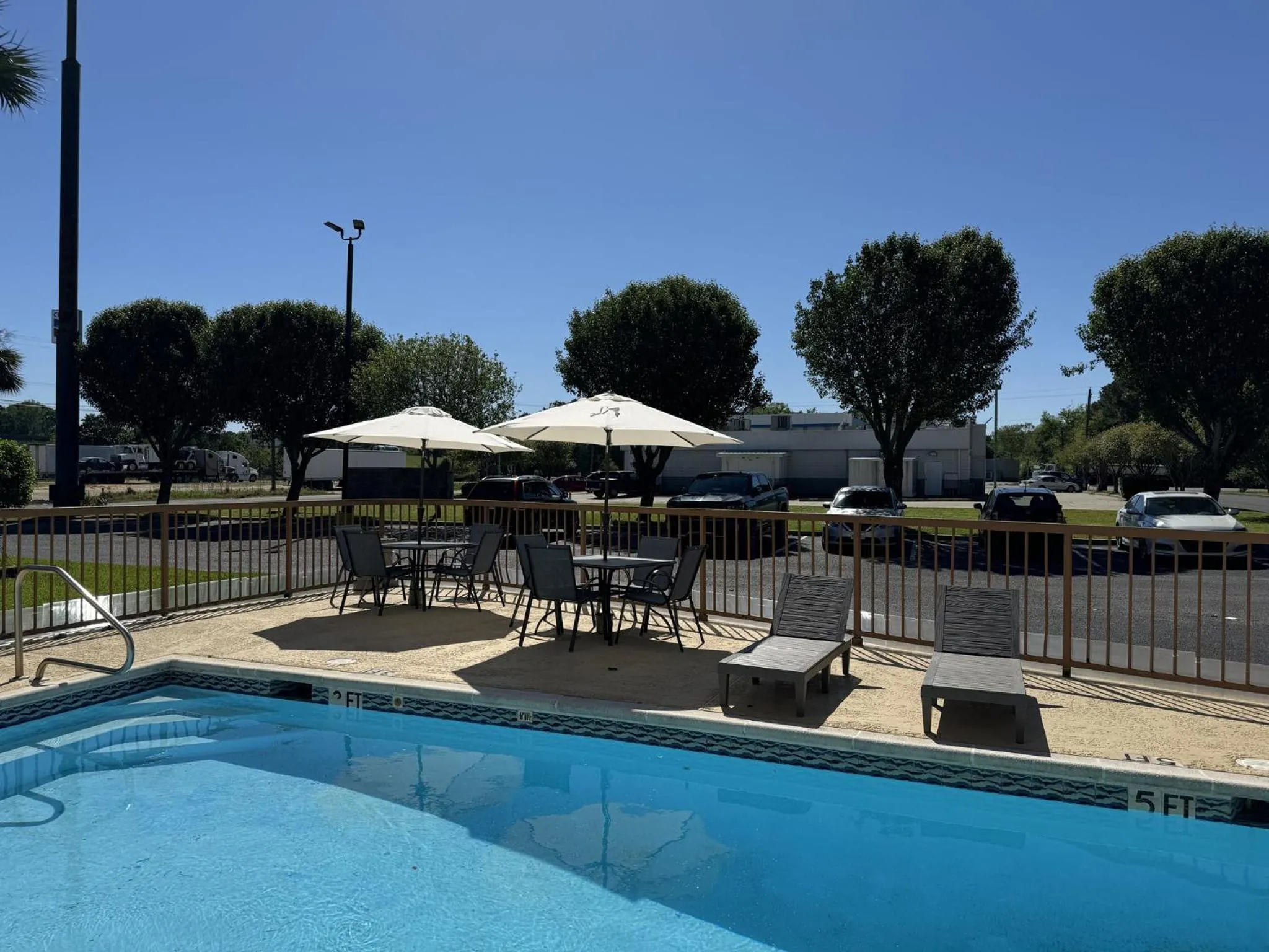 Swimming pool in Red Roof Inn Moss Point