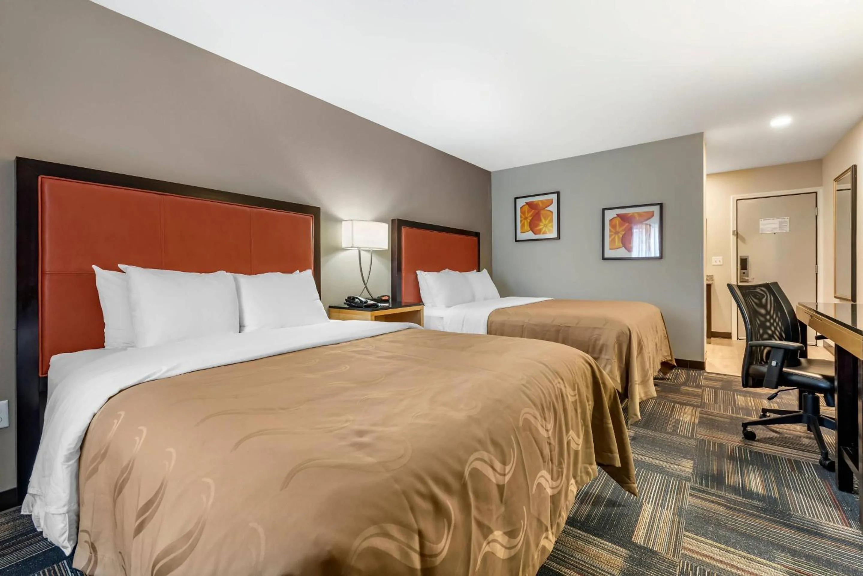 Bedroom, Bed in Quality Inn & Suites Evansville Downtown