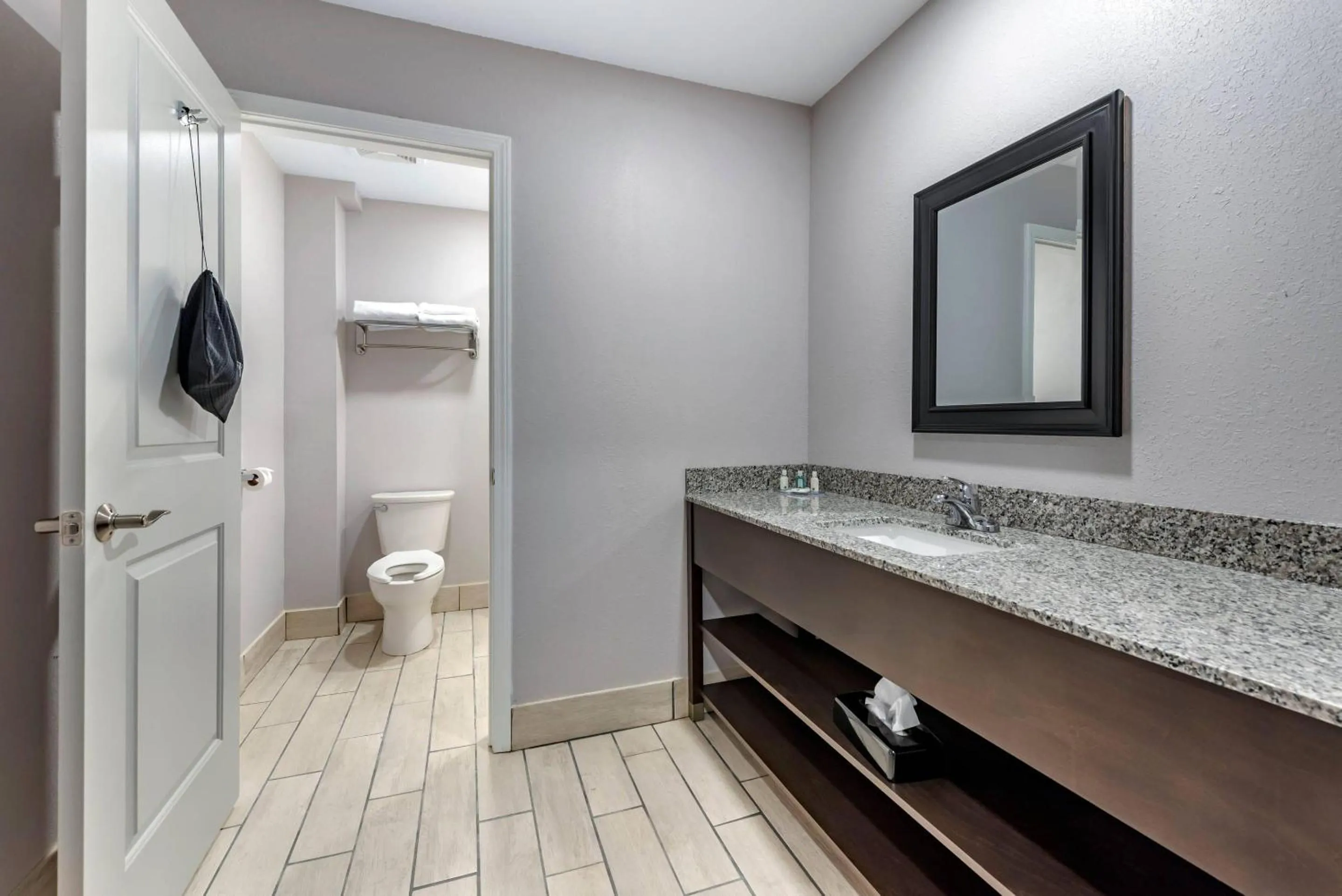 Bedroom in Quality Inn & Suites Evansville Downtown