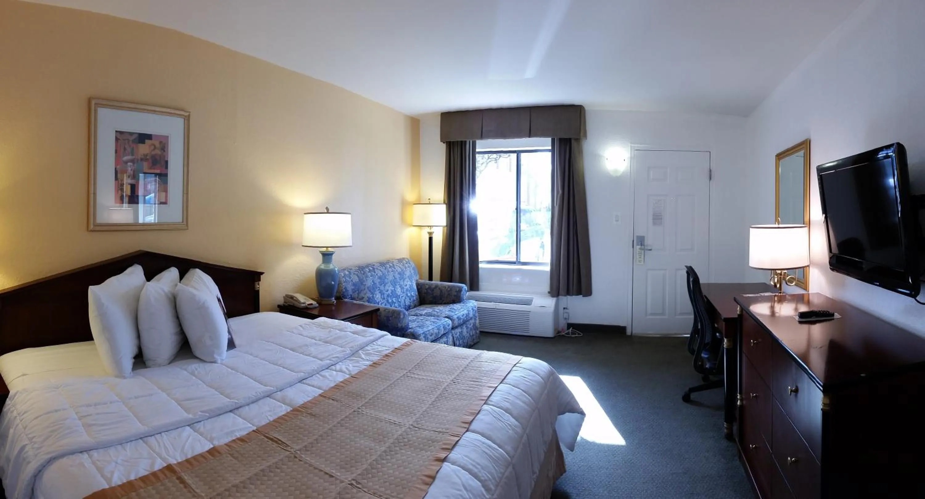 Photo of the whole room in Olde Towne Inn