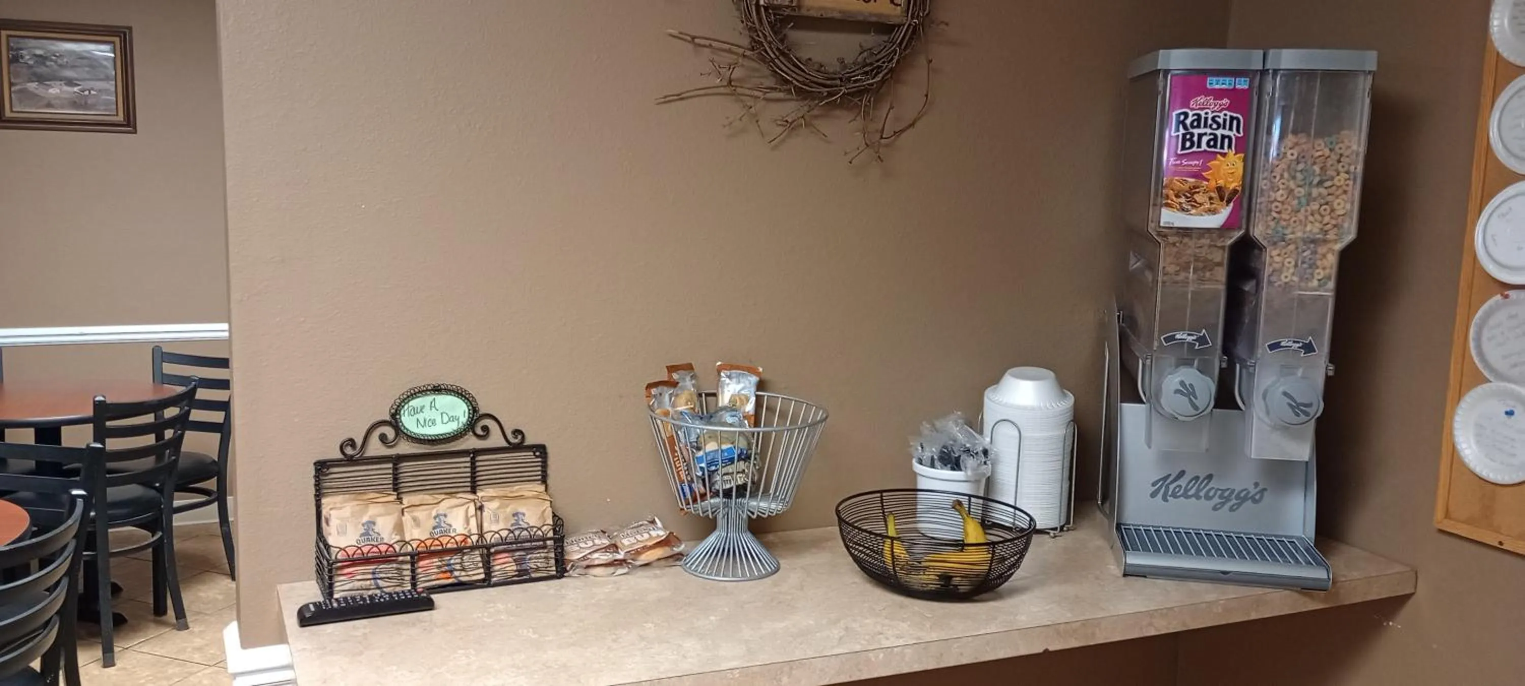 Breakfast in Super 8 by Wyndham Chamberlain SD