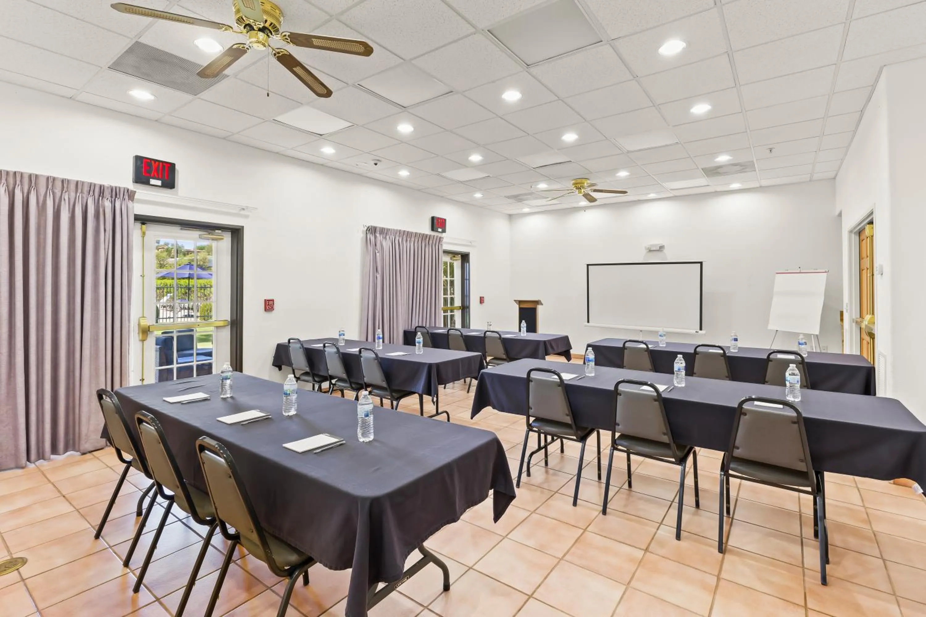 Meeting/conference room in Los Viajeros Inn