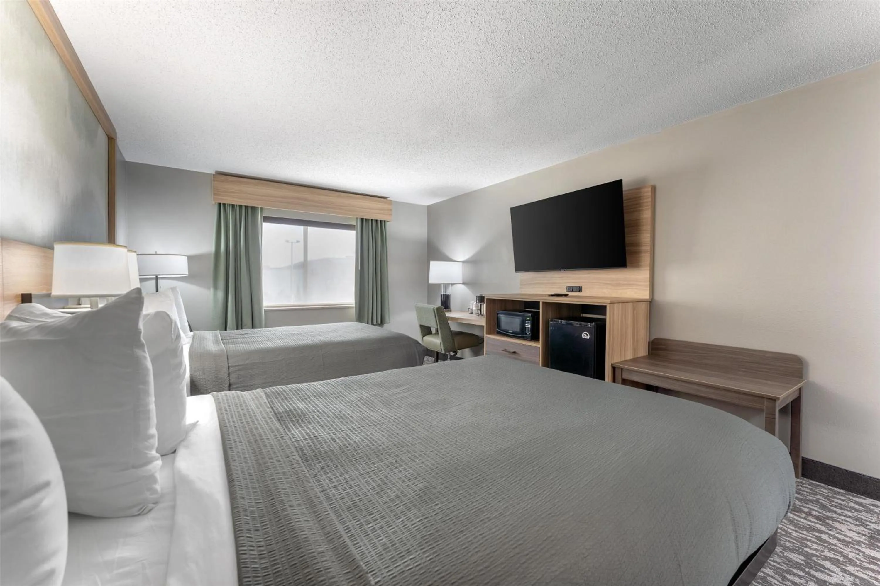 Bedroom, Bed in Best Western PLUS Executive Inn