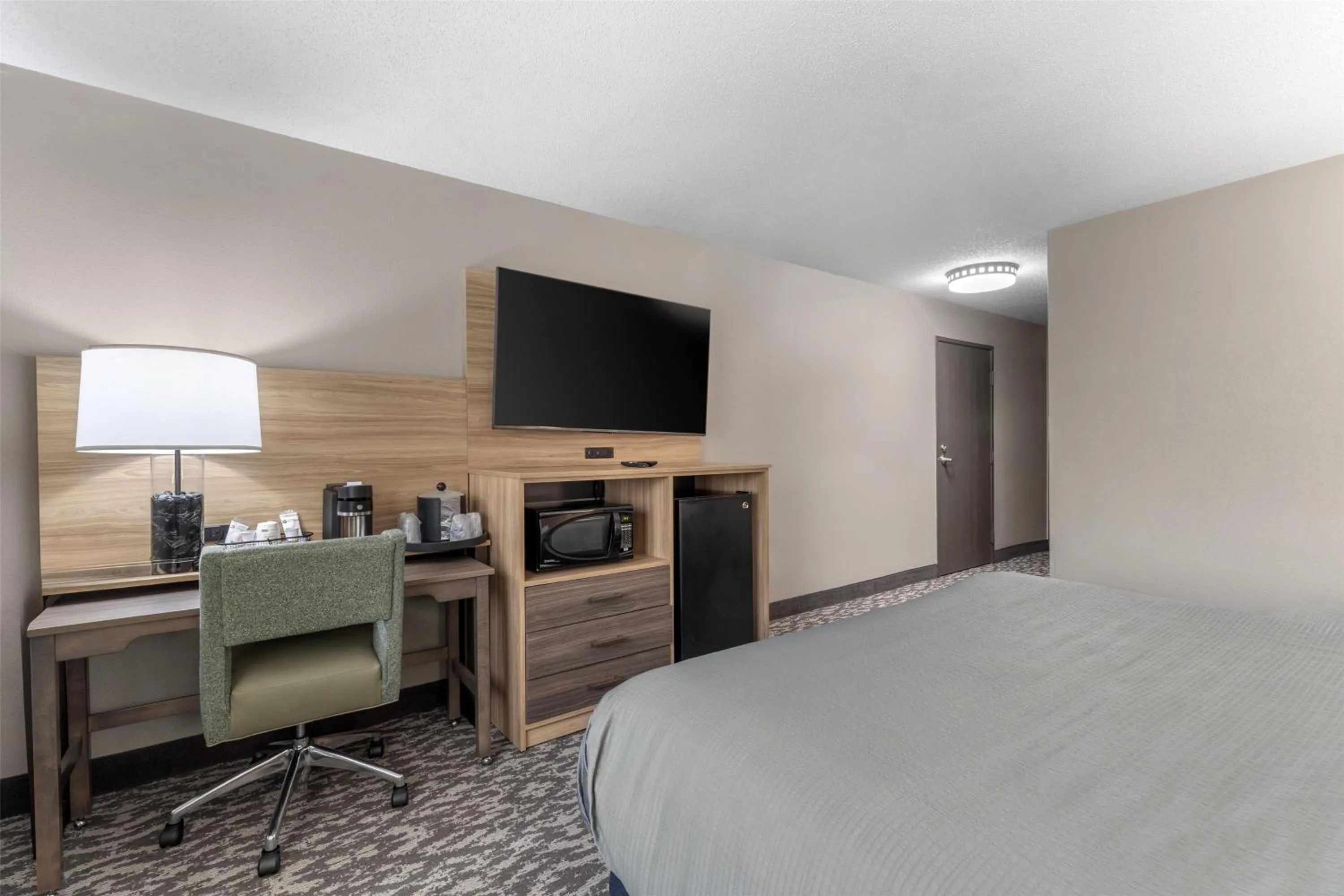 Bedroom, Bed in Best Western PLUS Executive Inn