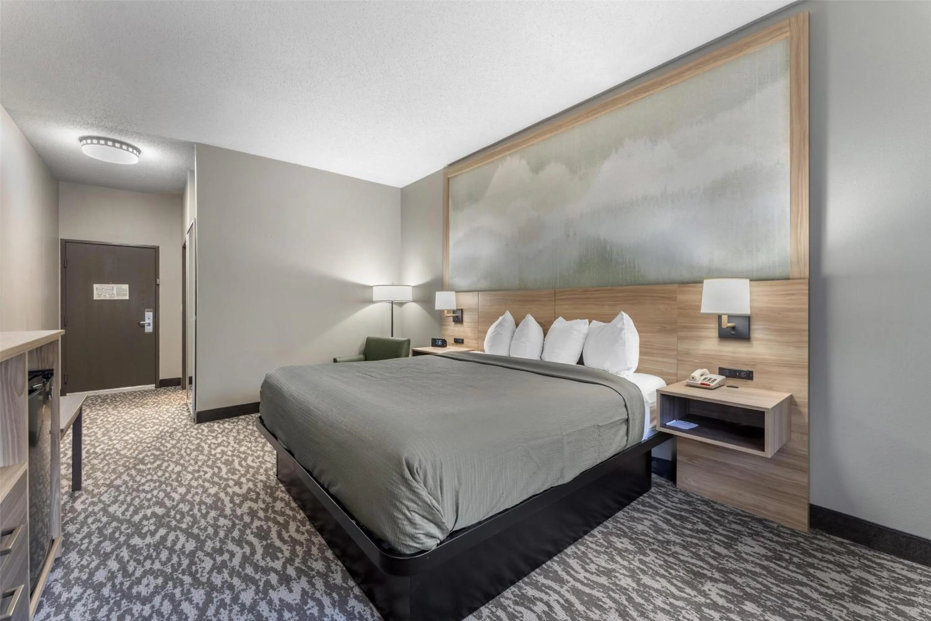 Bedroom, Bed in Best Western PLUS Executive Inn