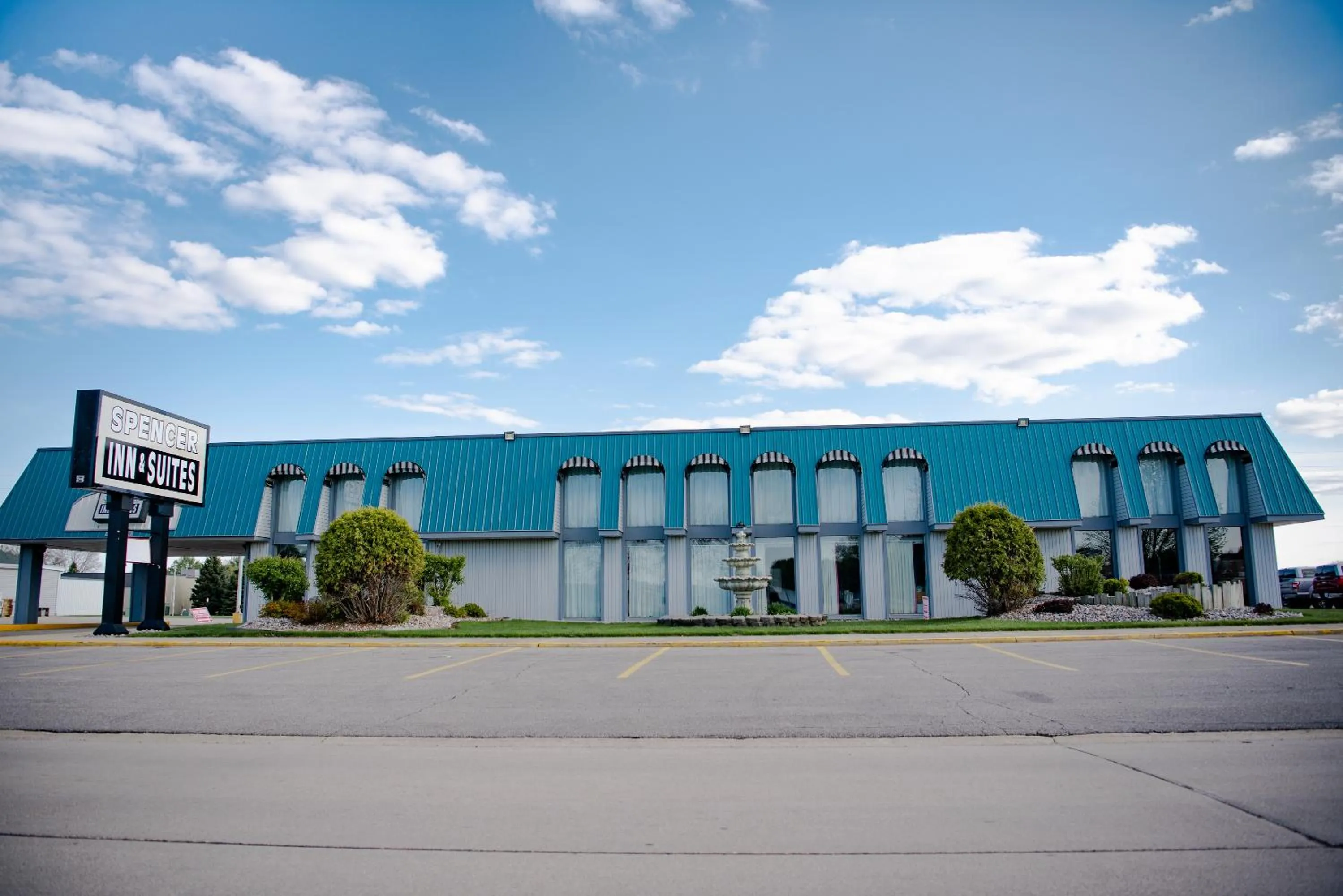 Spencer Inn & Suites