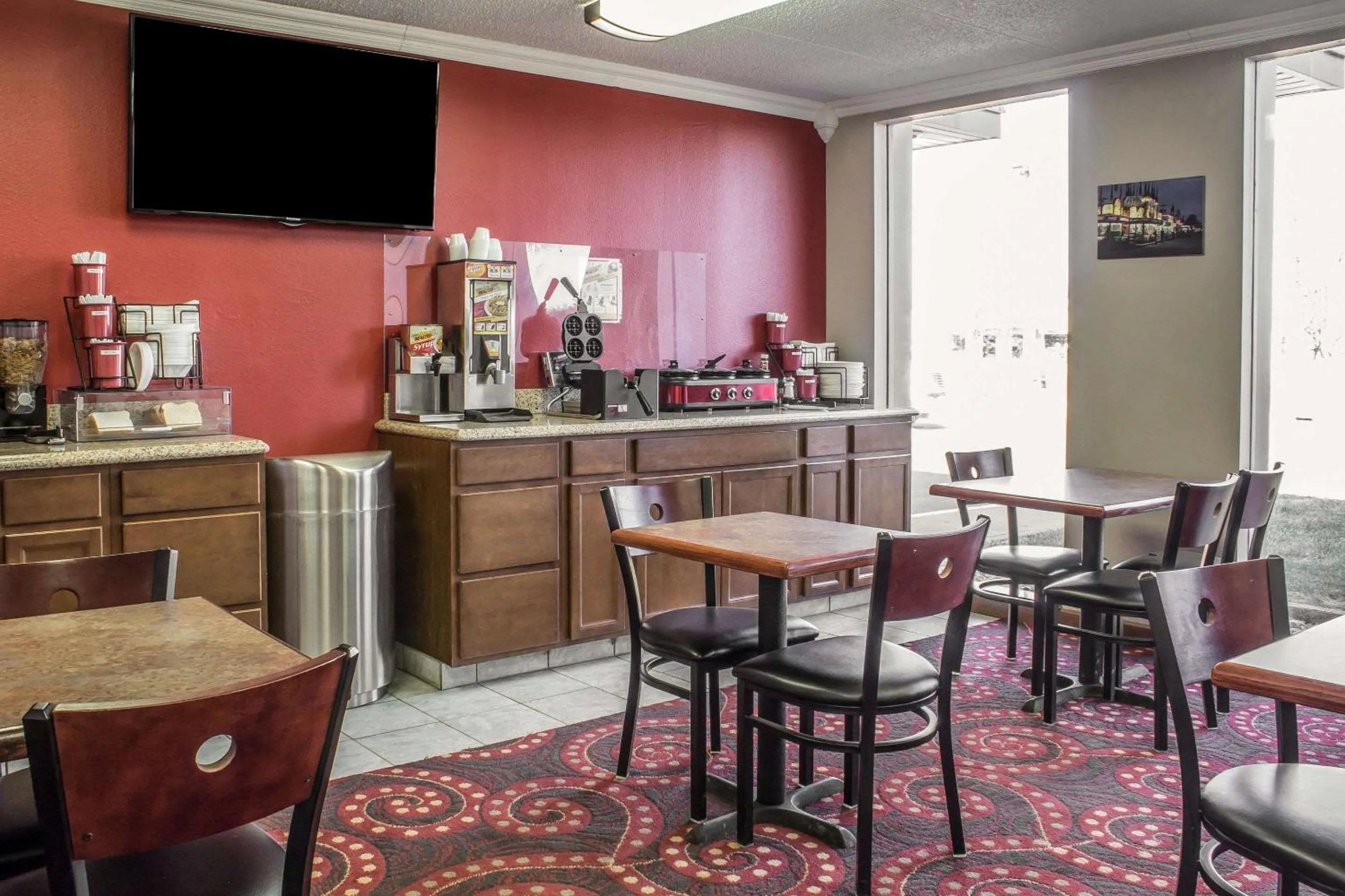 Restaurant/places to eat in Spencer Inn & Suites