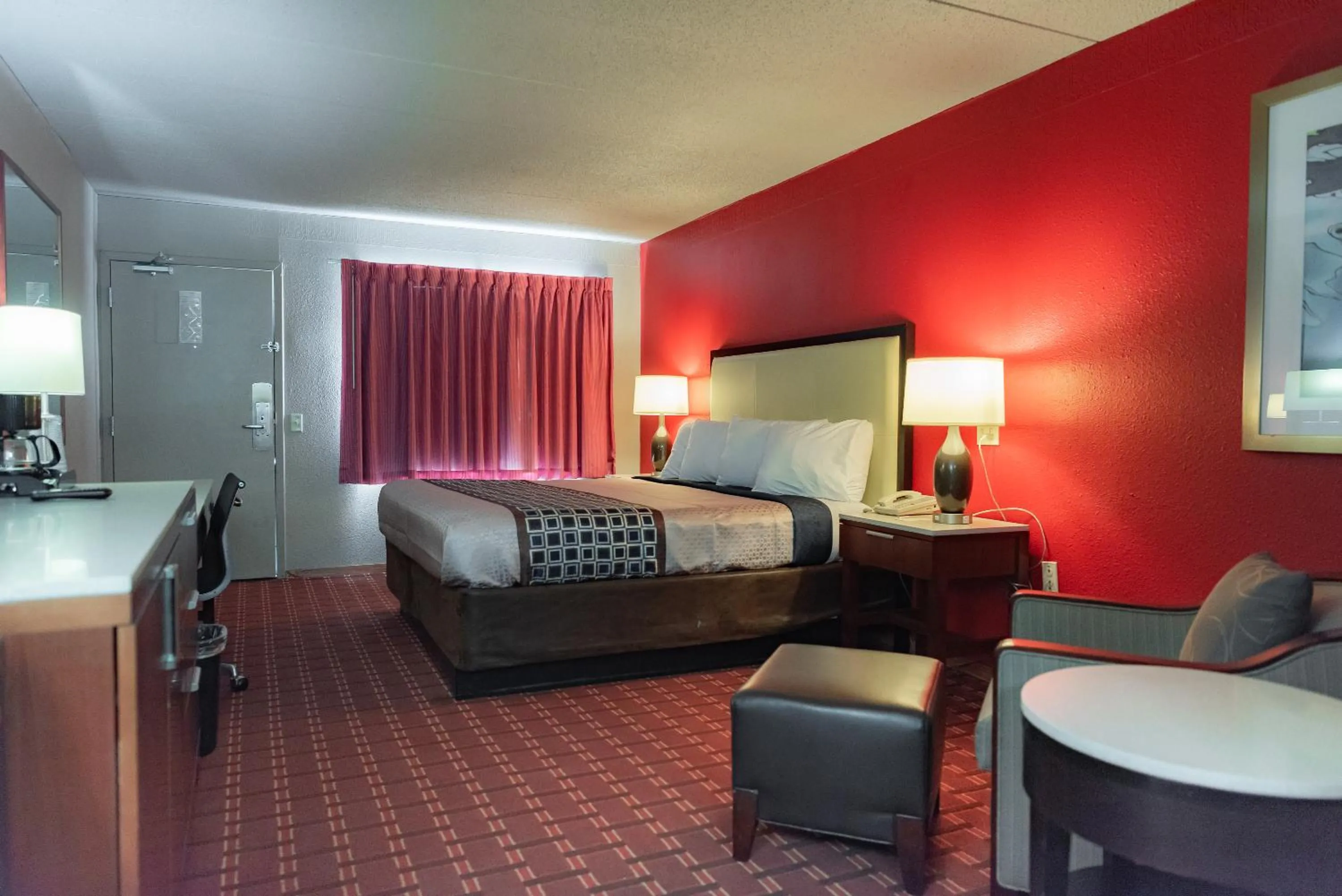 Bed in Spencer Inn & Suites