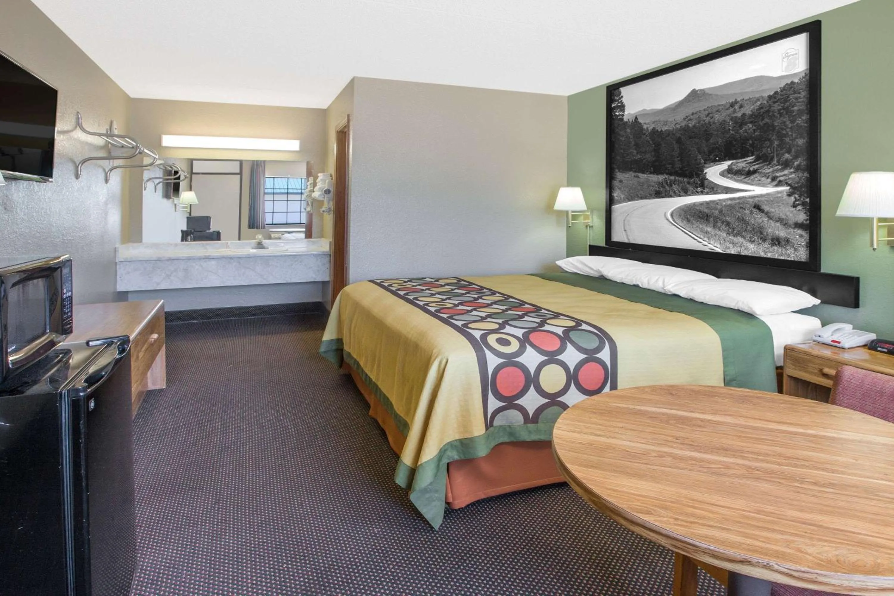 Photo of the whole room, Bed in Super 8 by Wyndham Clarksville AR