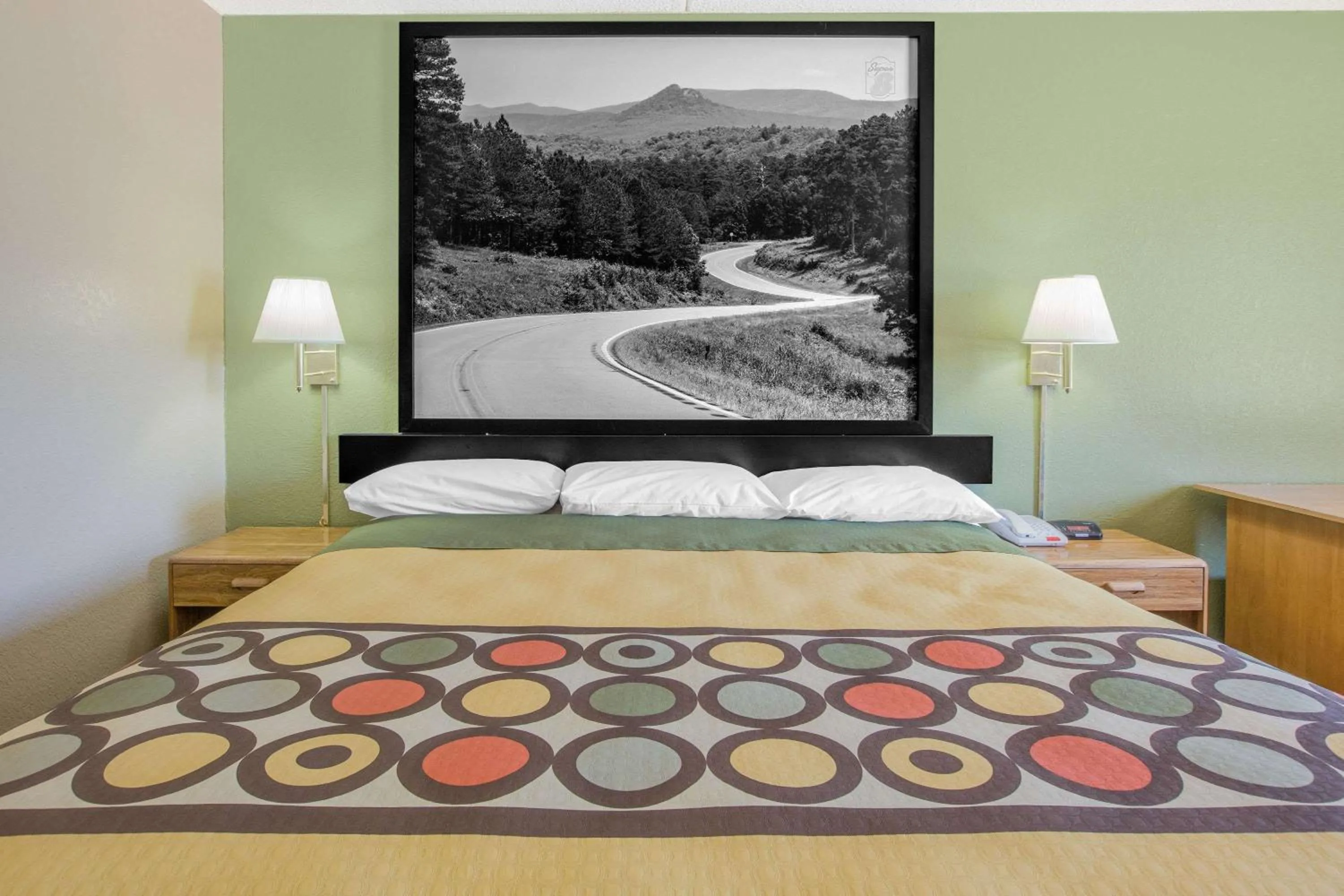 Photo of the whole room, Bed in Super 8 by Wyndham Clarksville AR