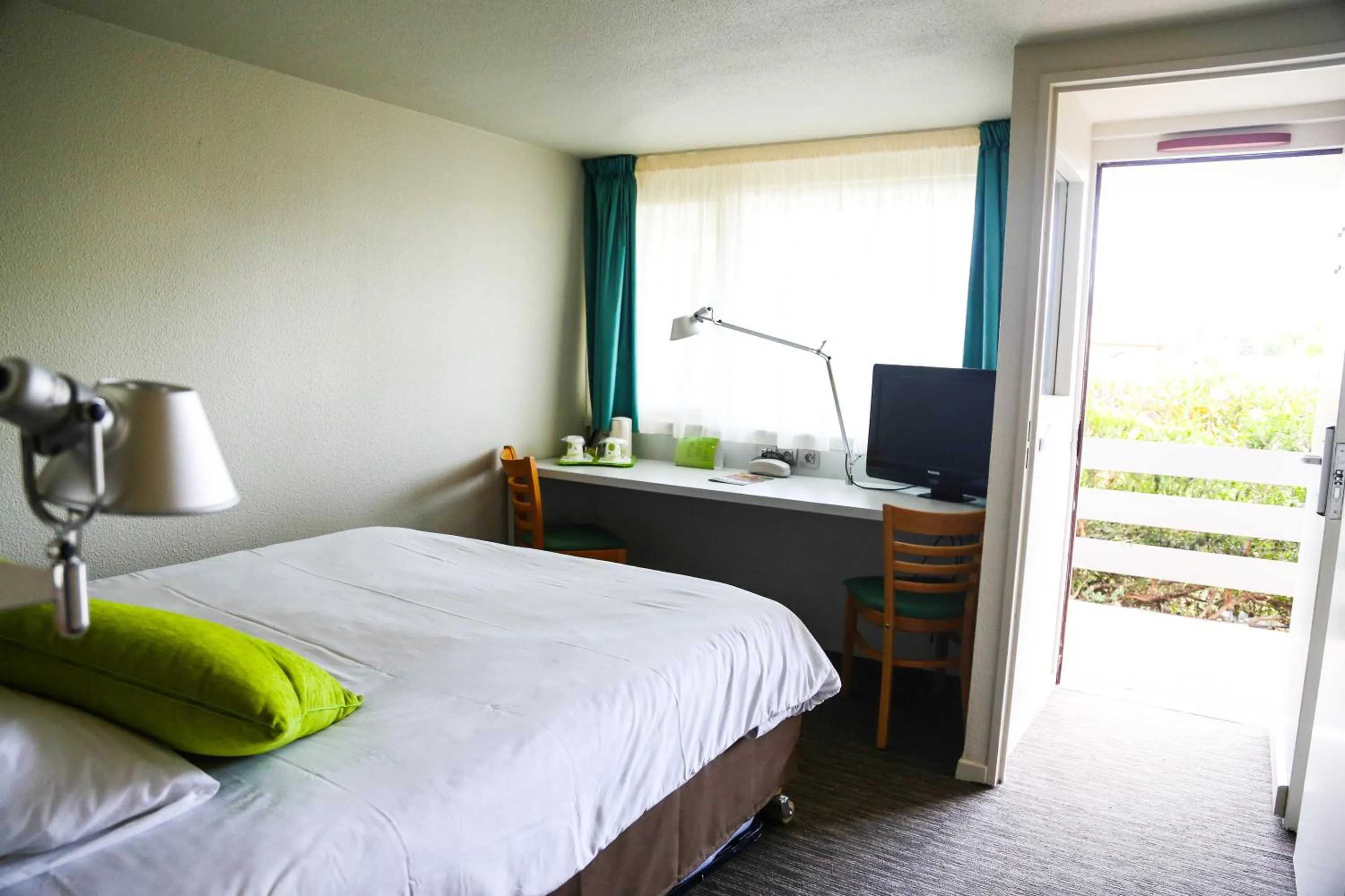 Photo of the whole room, Bed in Campanile Narbonne A9/A61